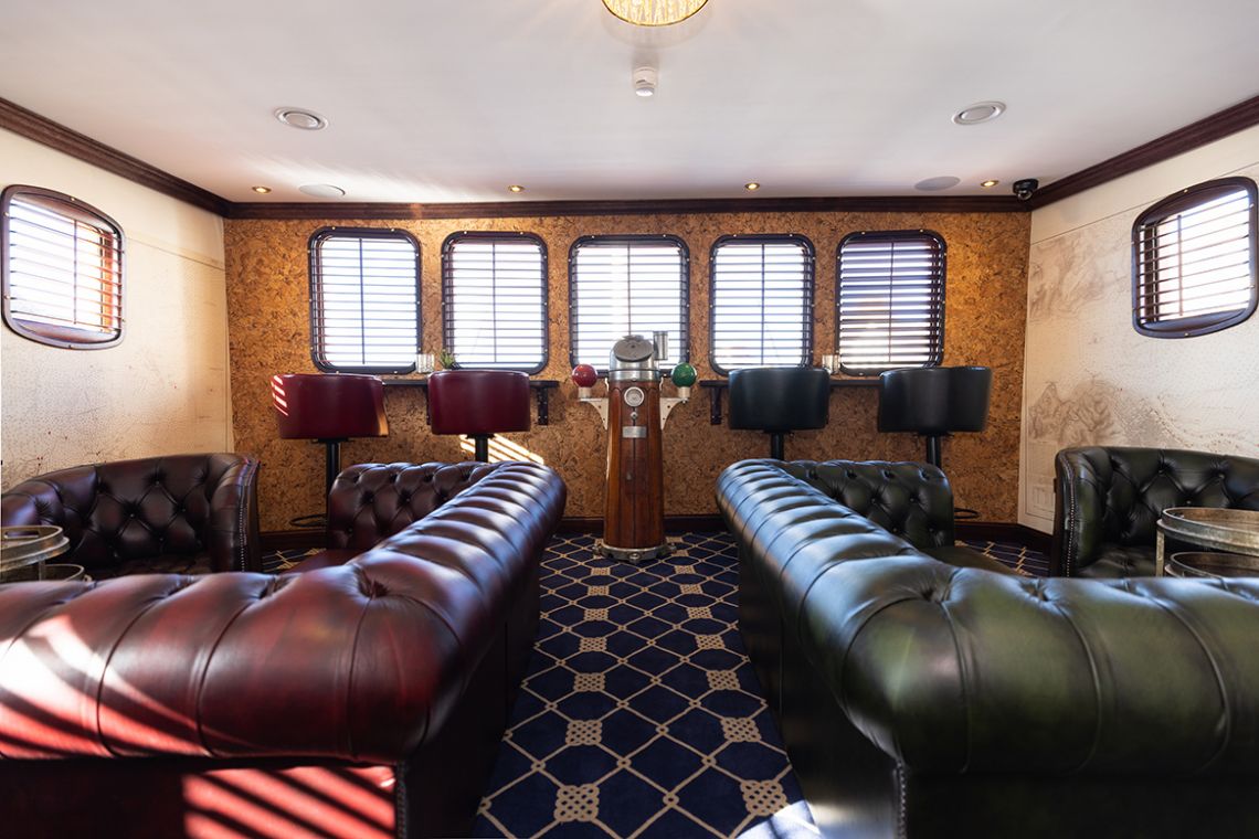 Bar & Lounge - Ocean Mist