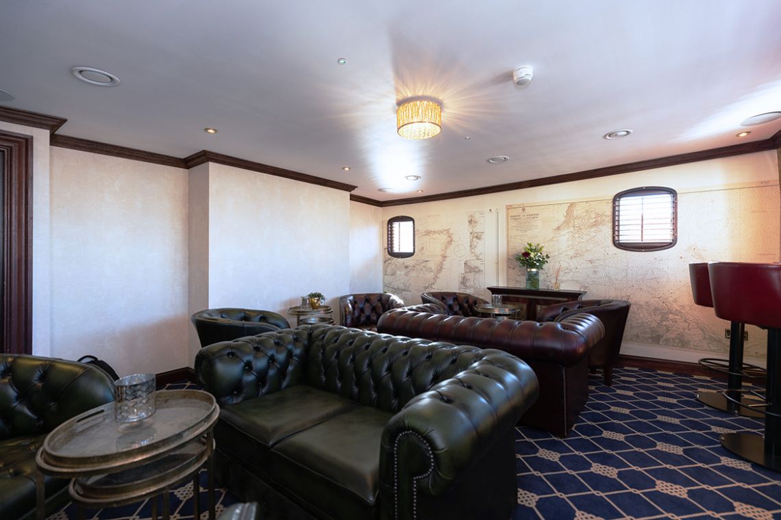 Bar & Lounge - Ocean Mist