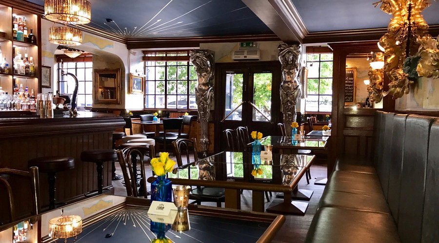 Upscale bistro venue in Leith, perfect for networking mixers and corporate receptions.