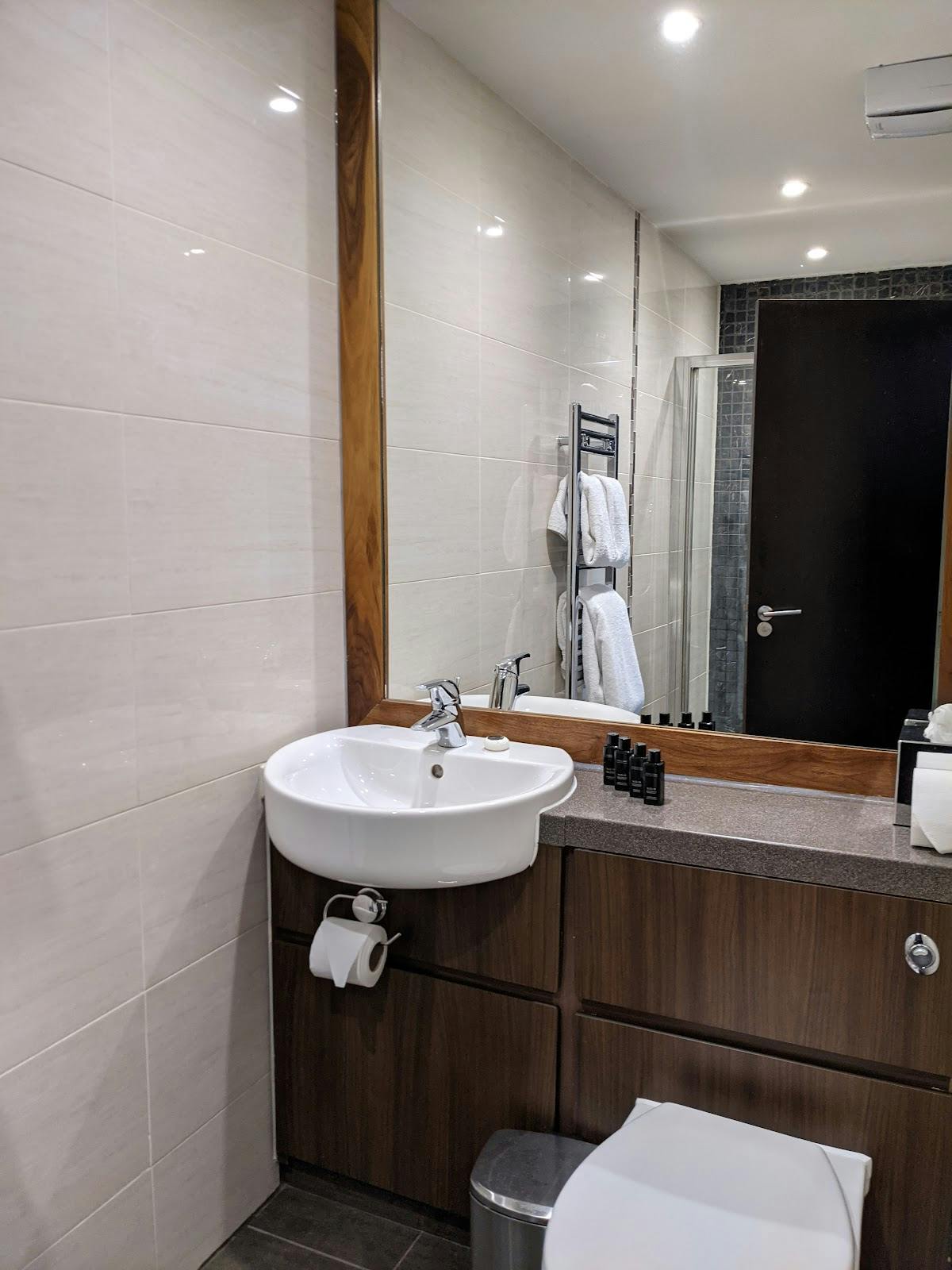 Black Ivy - >John deVil</a>