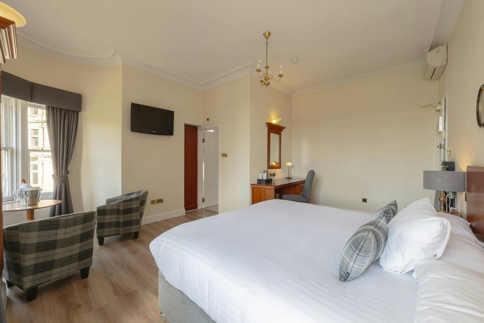 The Old Waverley Hotel - >Old Waverley Hotel</a>