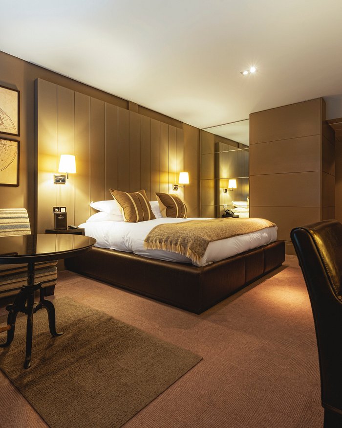 Dakota Edinburgh Bar or Lounge ...