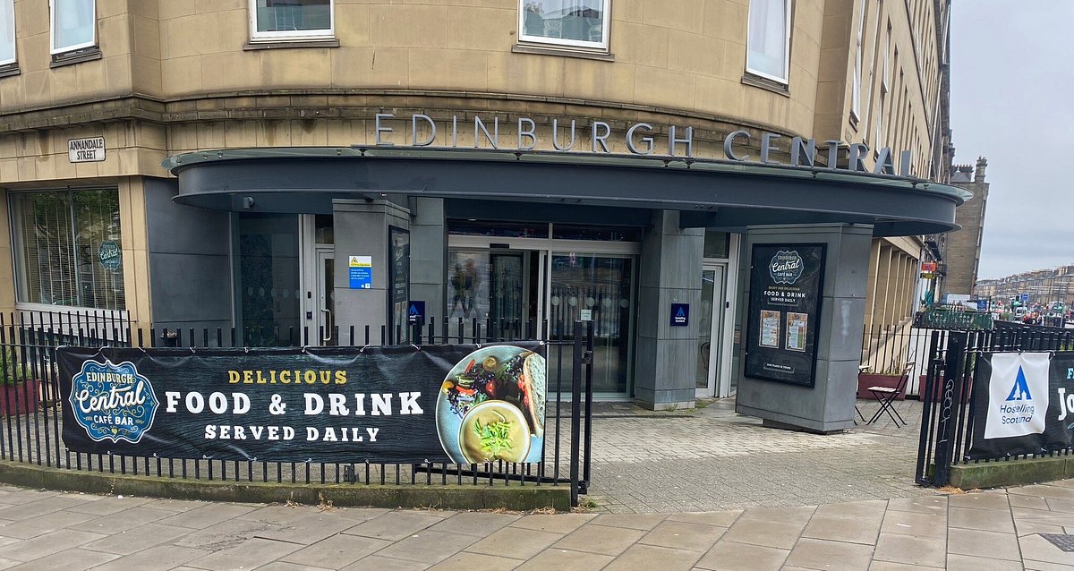 Edinburgh Central Youth Hostel Bar or ...