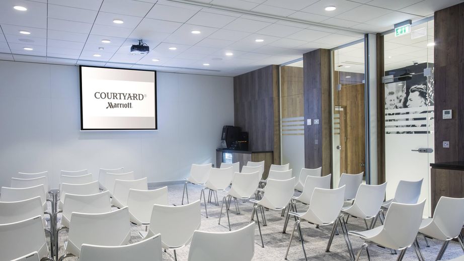 Courtyard Edinburgh West - Edinburgh ...