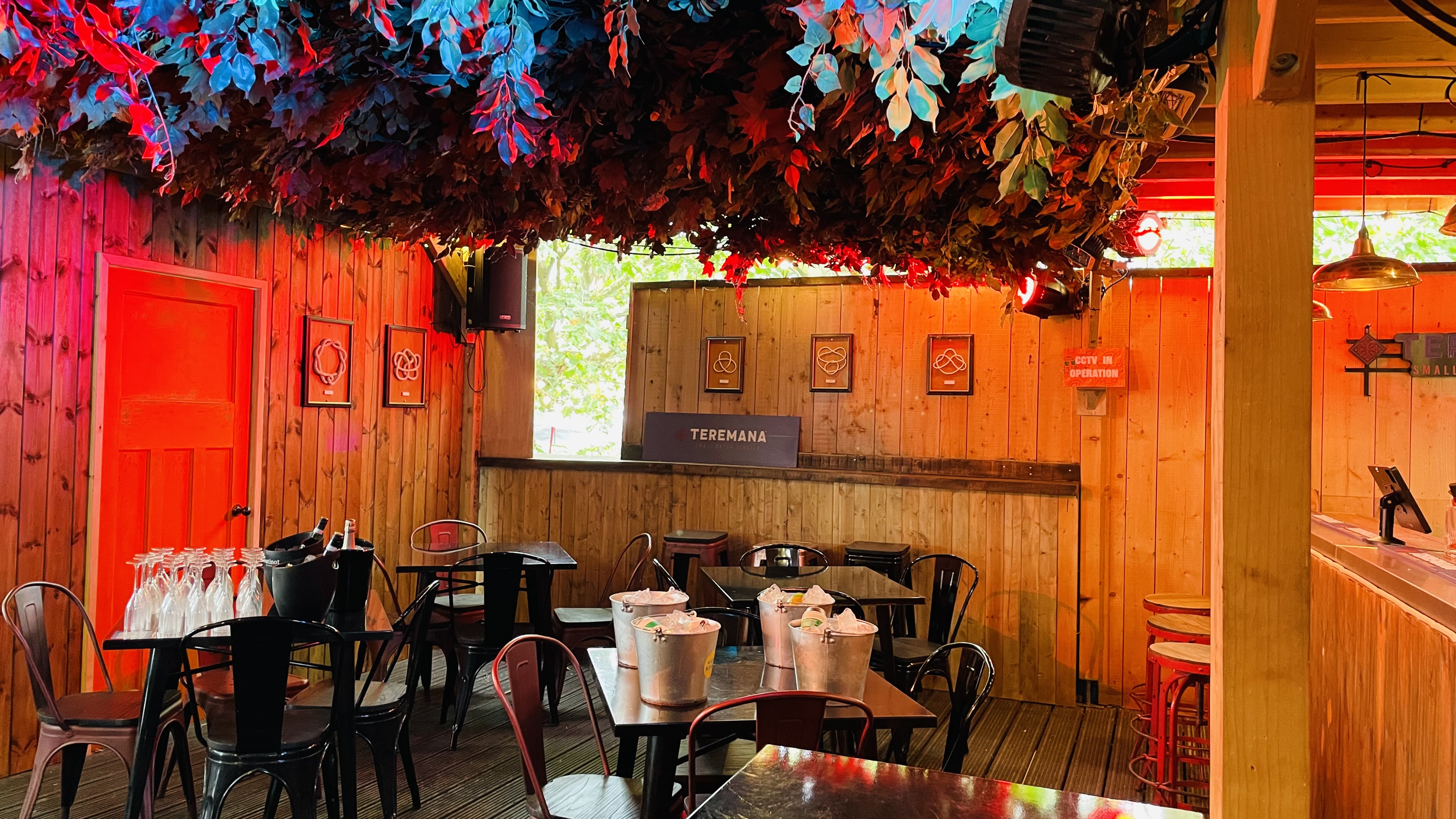 The Knot in Between The Bridges: Rustic venue with vibrant decor, ideal for gatherings.