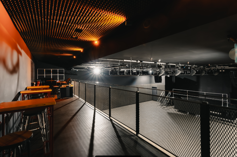 Ambers Club Room 1: modern event space with elevated viewing, perfect for conferences and gatherings.