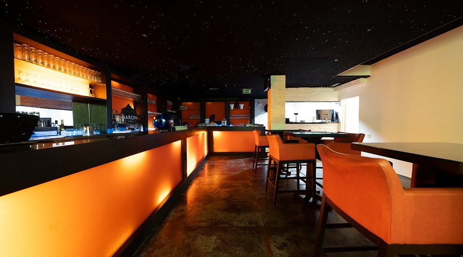 Baroon Lounge reception: starlight ceiling and backlit bar for VIP networking and conferences.