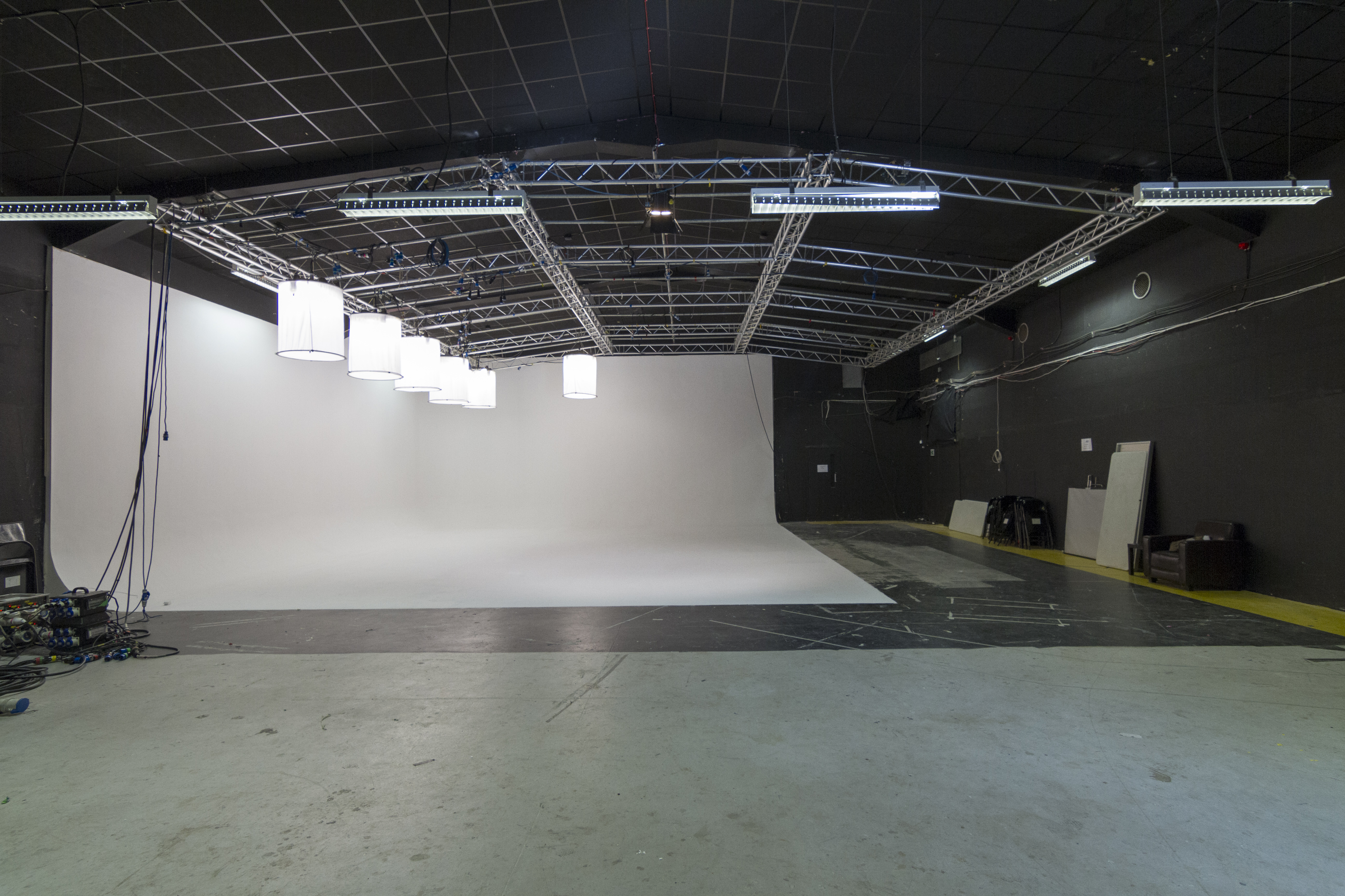 Studio 1 - uinvdysetql.jpg