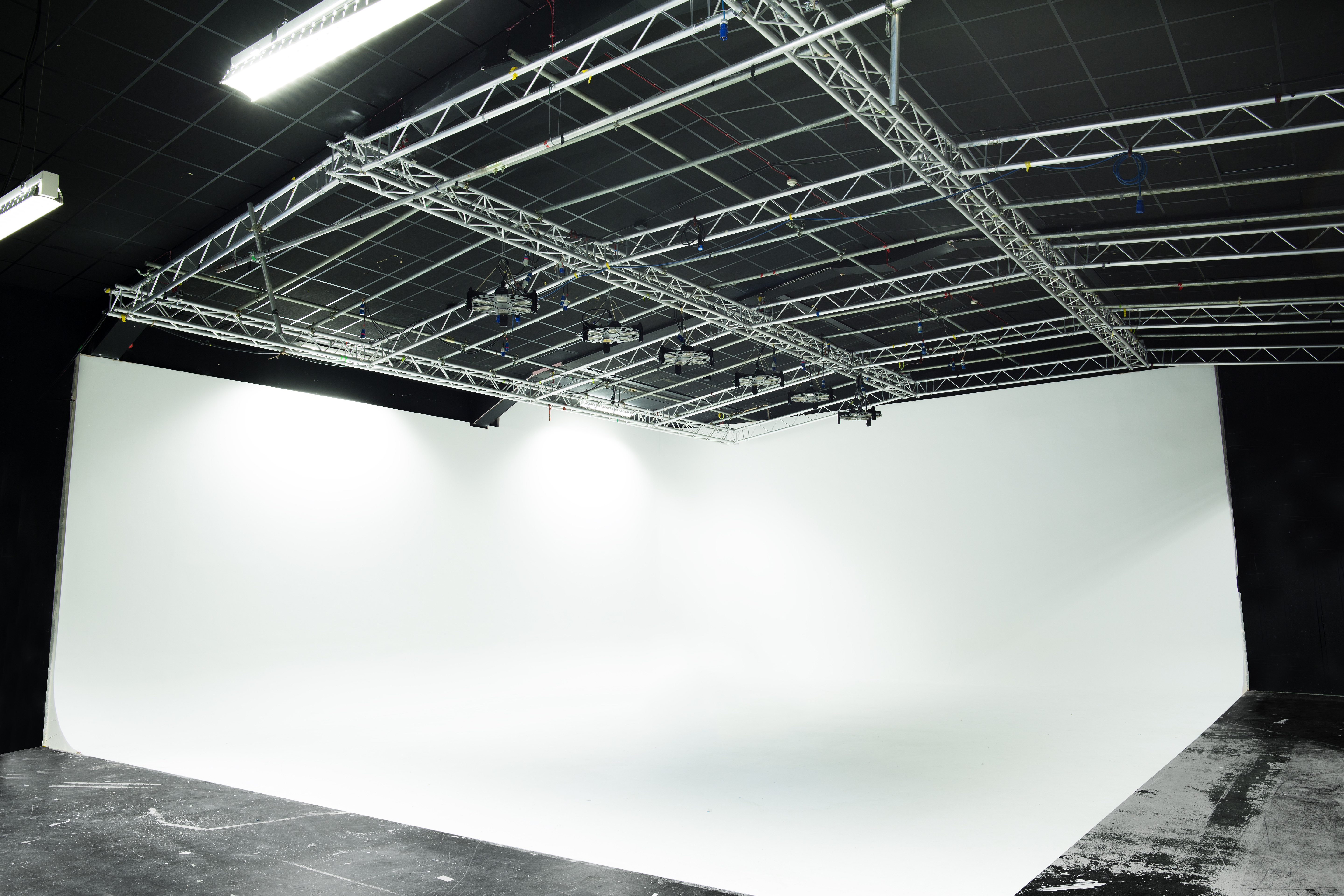 Studio 1 - vqefztn0m3d.jpg