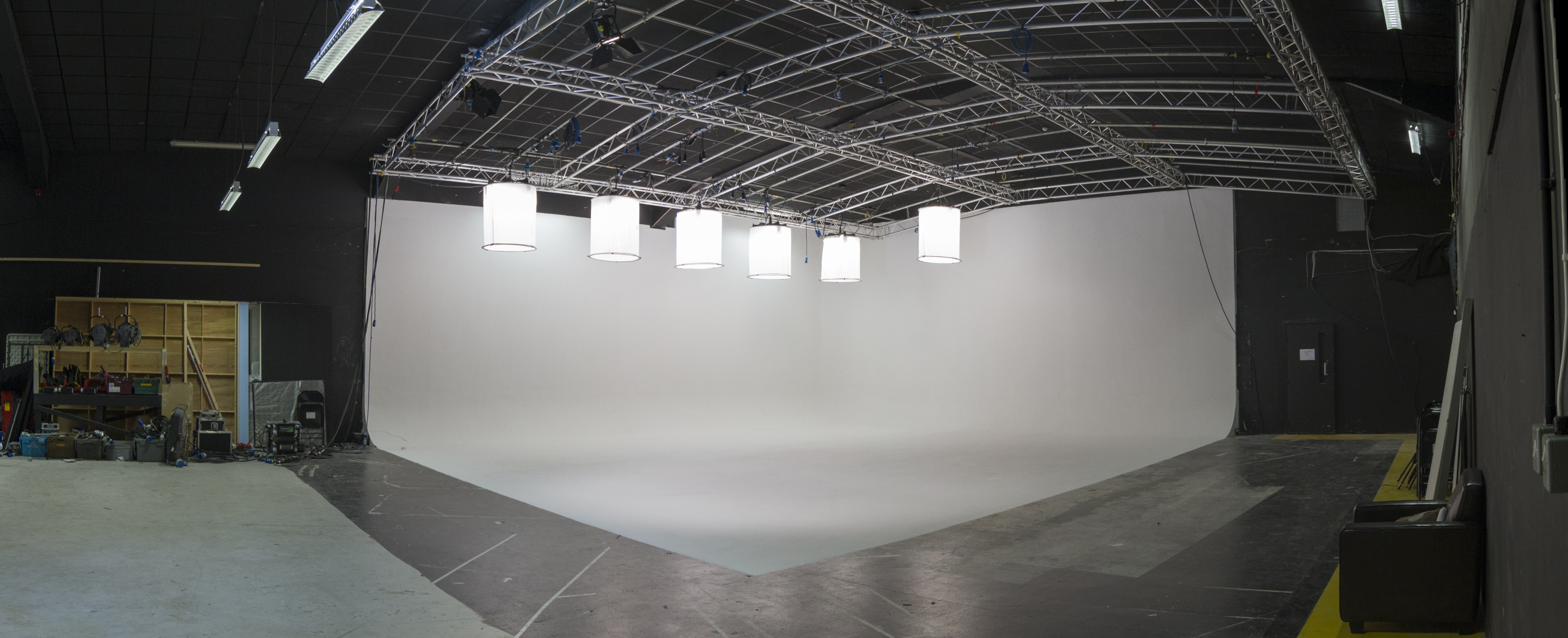 Studio 1 - zyg0tqwvu4g.jpg