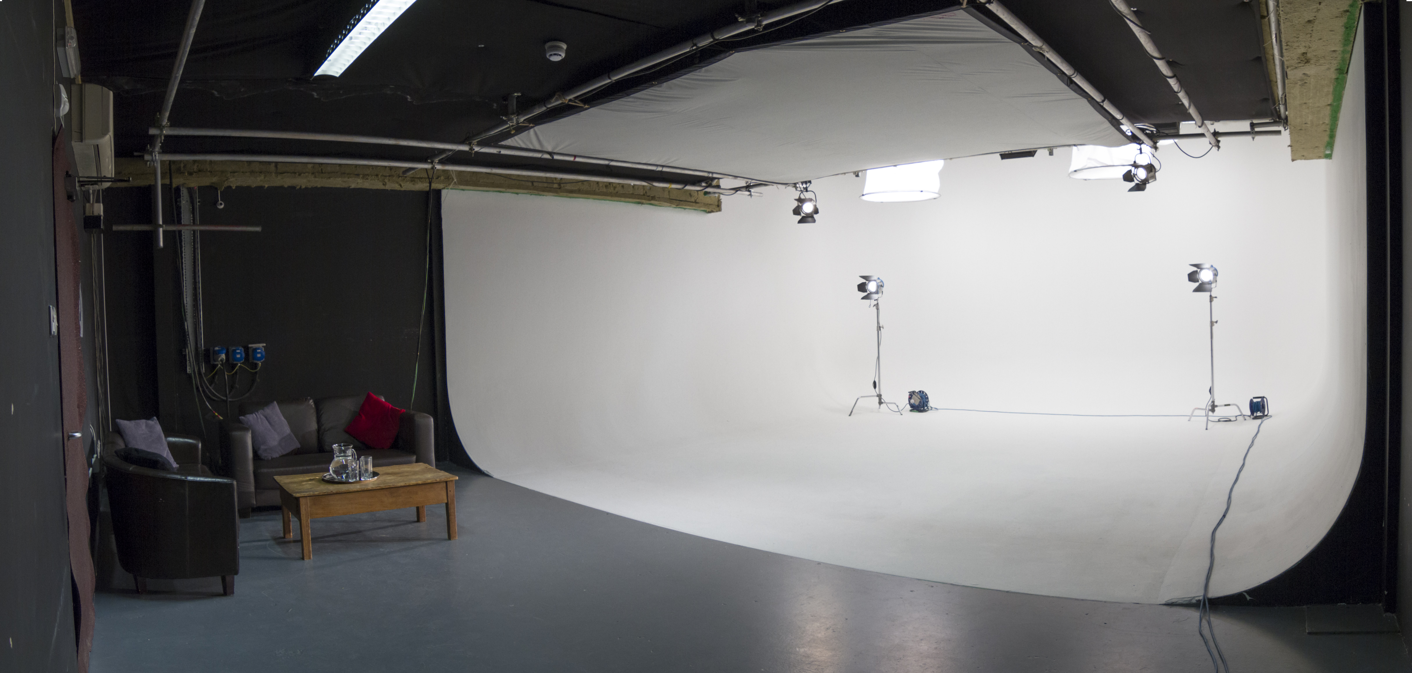 Studio 2 - bu5mox4i0gr.jpg