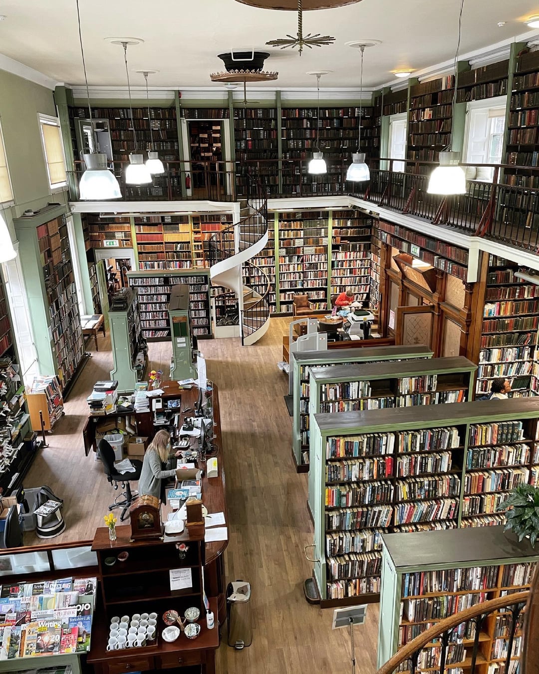 The Leeds Library - the oldest ...
