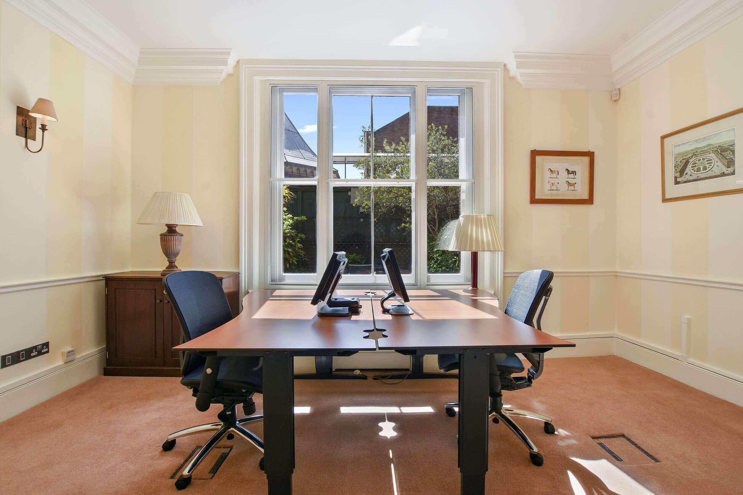 Directors’ dining room for private meetings, business interviews, and corporate breakout sessions.