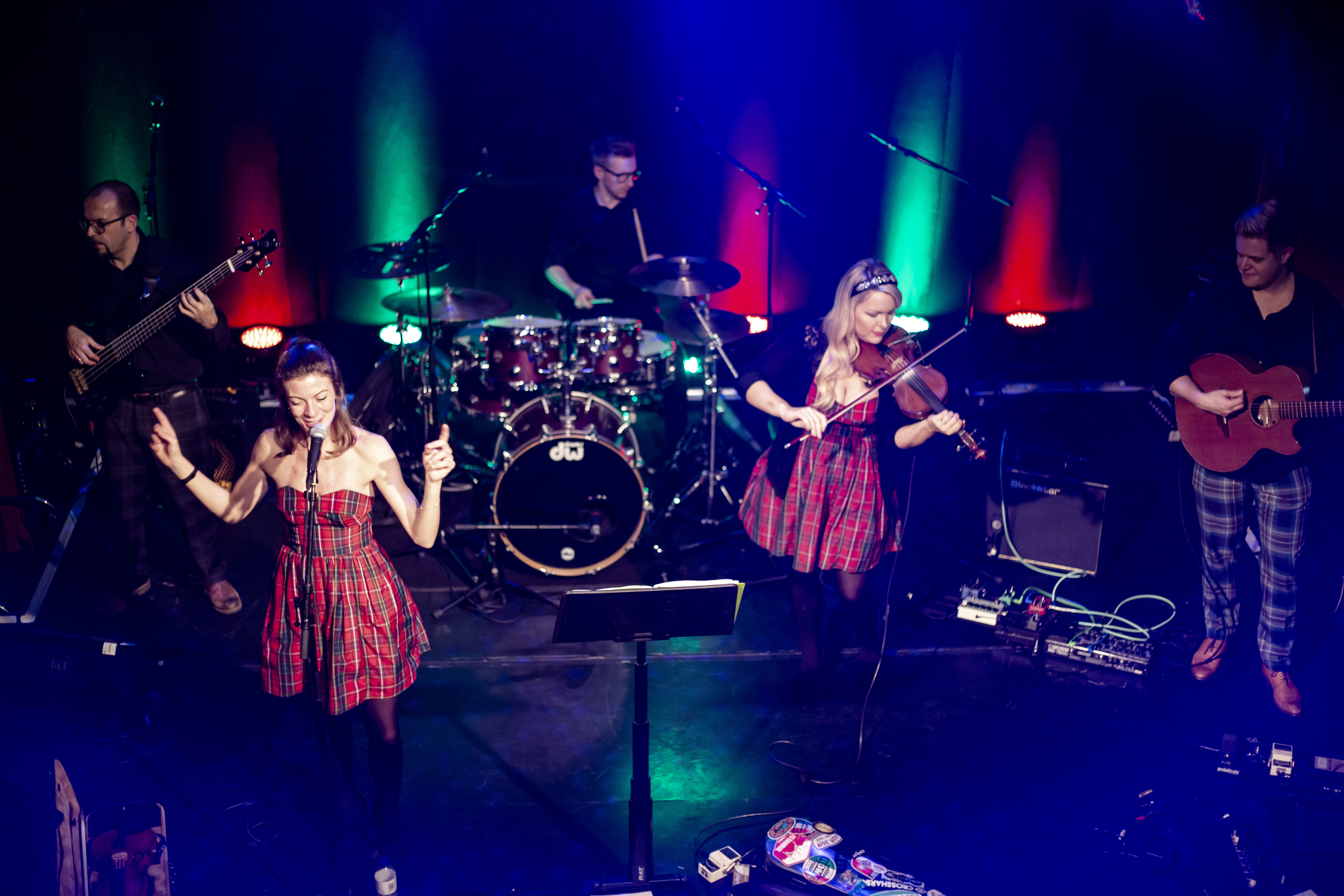 The Stage - xszdbzlk3w5.jpg