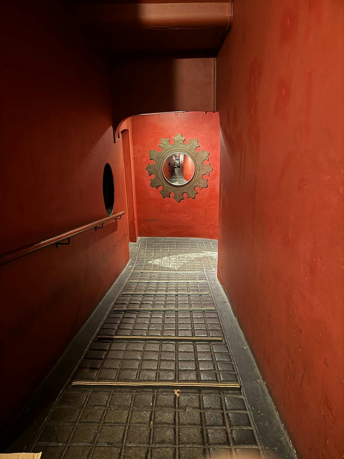 The Horse Hospital - >Jose Sol</a>