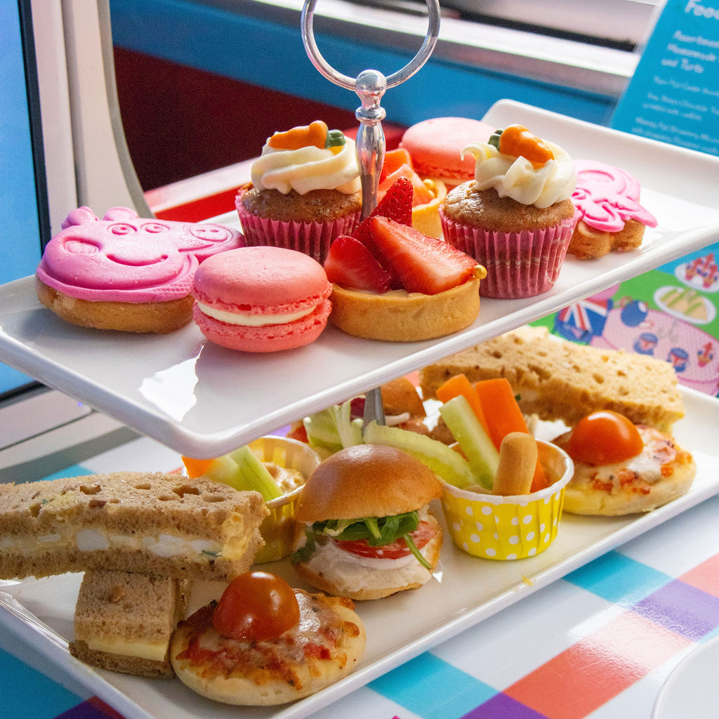 Peppa Pig Party Bus Hire - pbzy451f2by.jpg