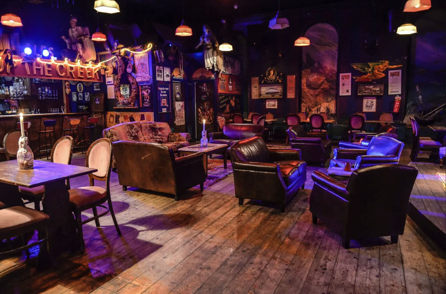 Event space "The Studio" with cozy seating, ideal for creative gatherings and networking.