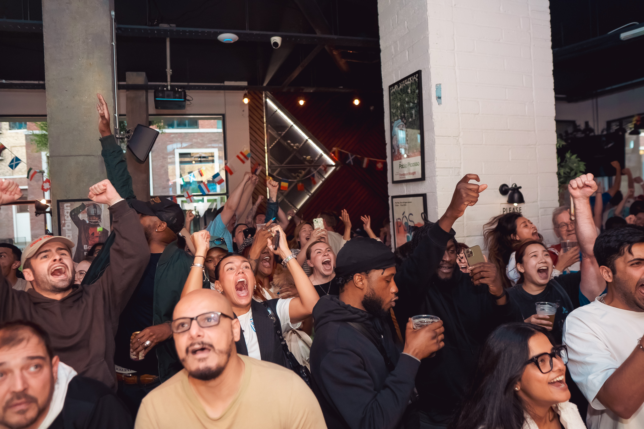 Sports Bar - 1ldhbpu42qo.jpg