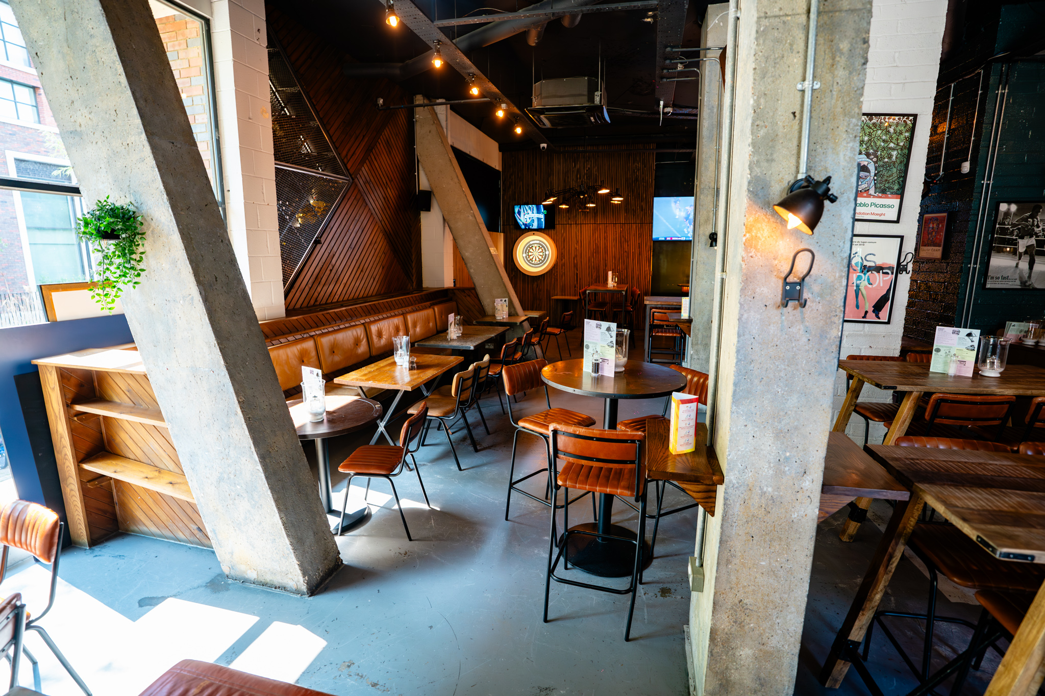 Sports Bar - 67b80b76-27c5-494c-8cd1-9ce66965be05.JPG