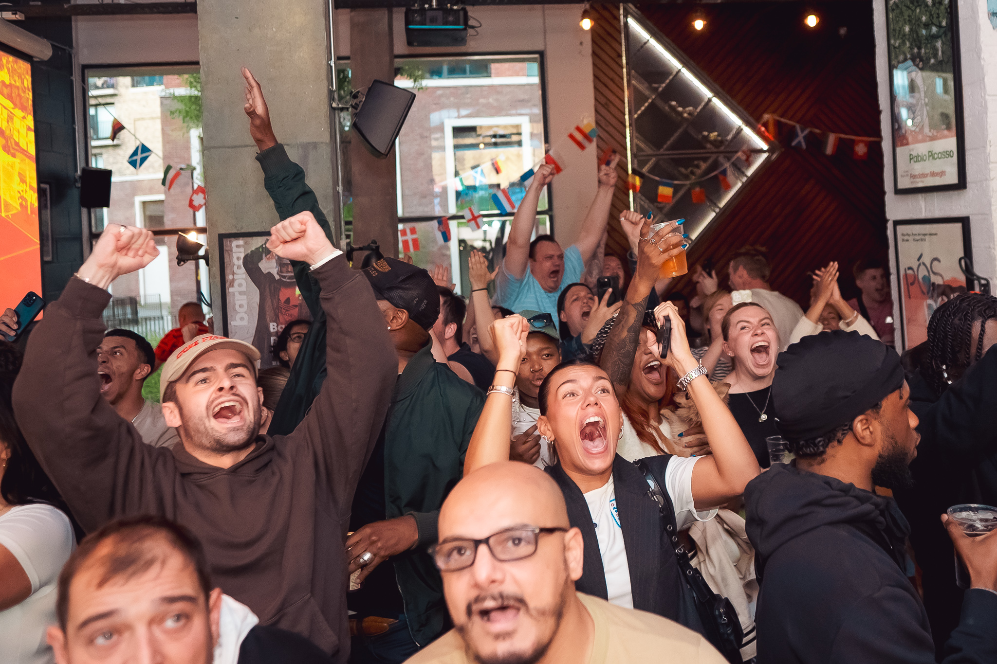 Sports Bar - u153ty2i3az.jpg