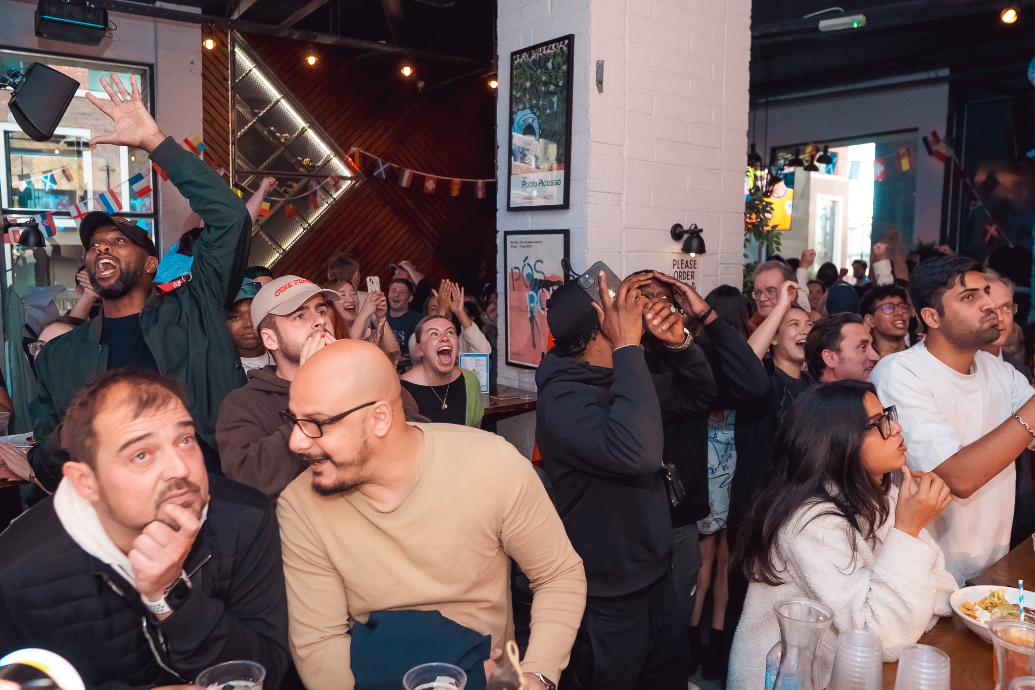 Sports Bar - zt2chher5cv.jpg