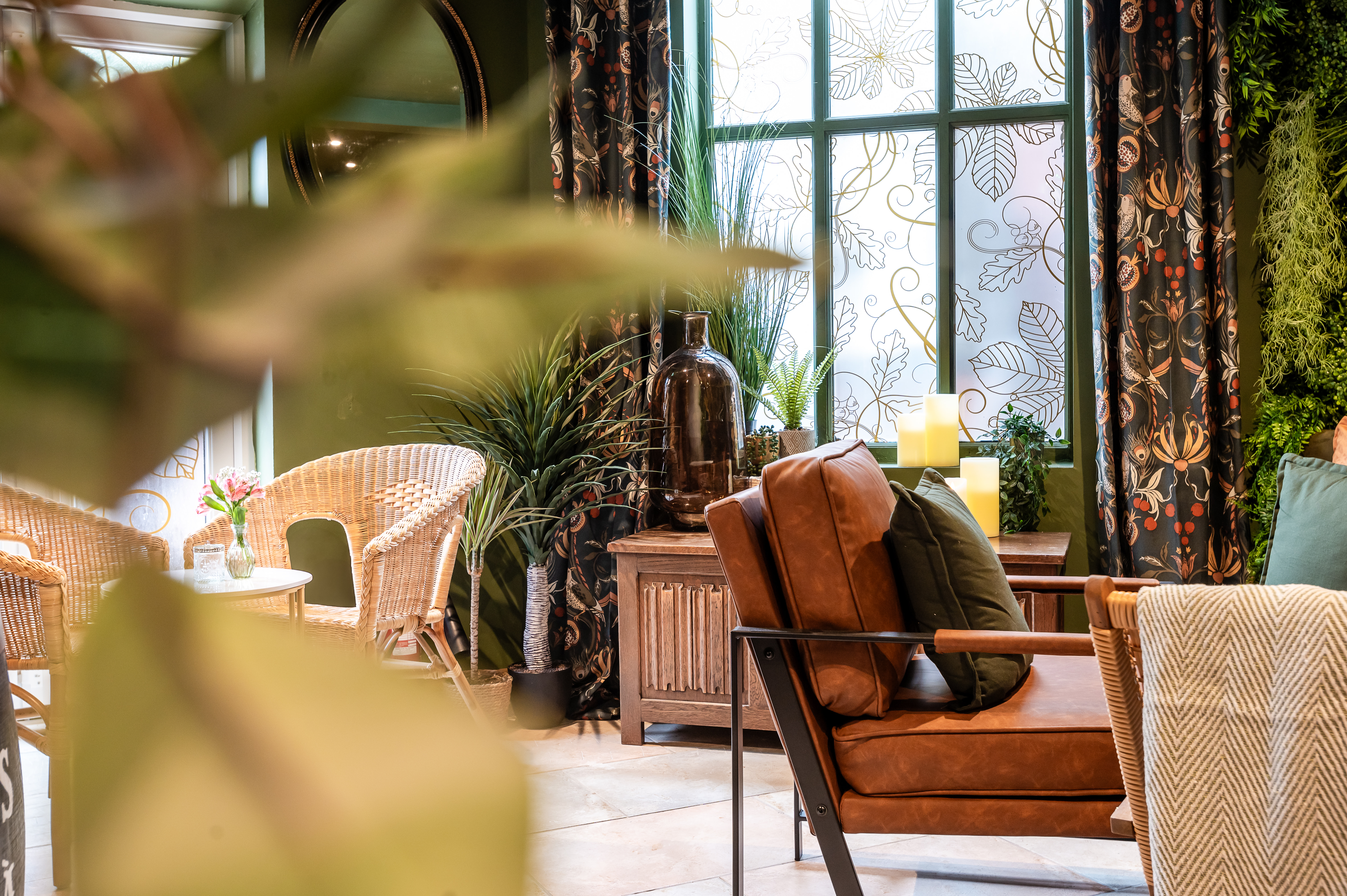 The Green Room - nrq05t33x4g.jpeg