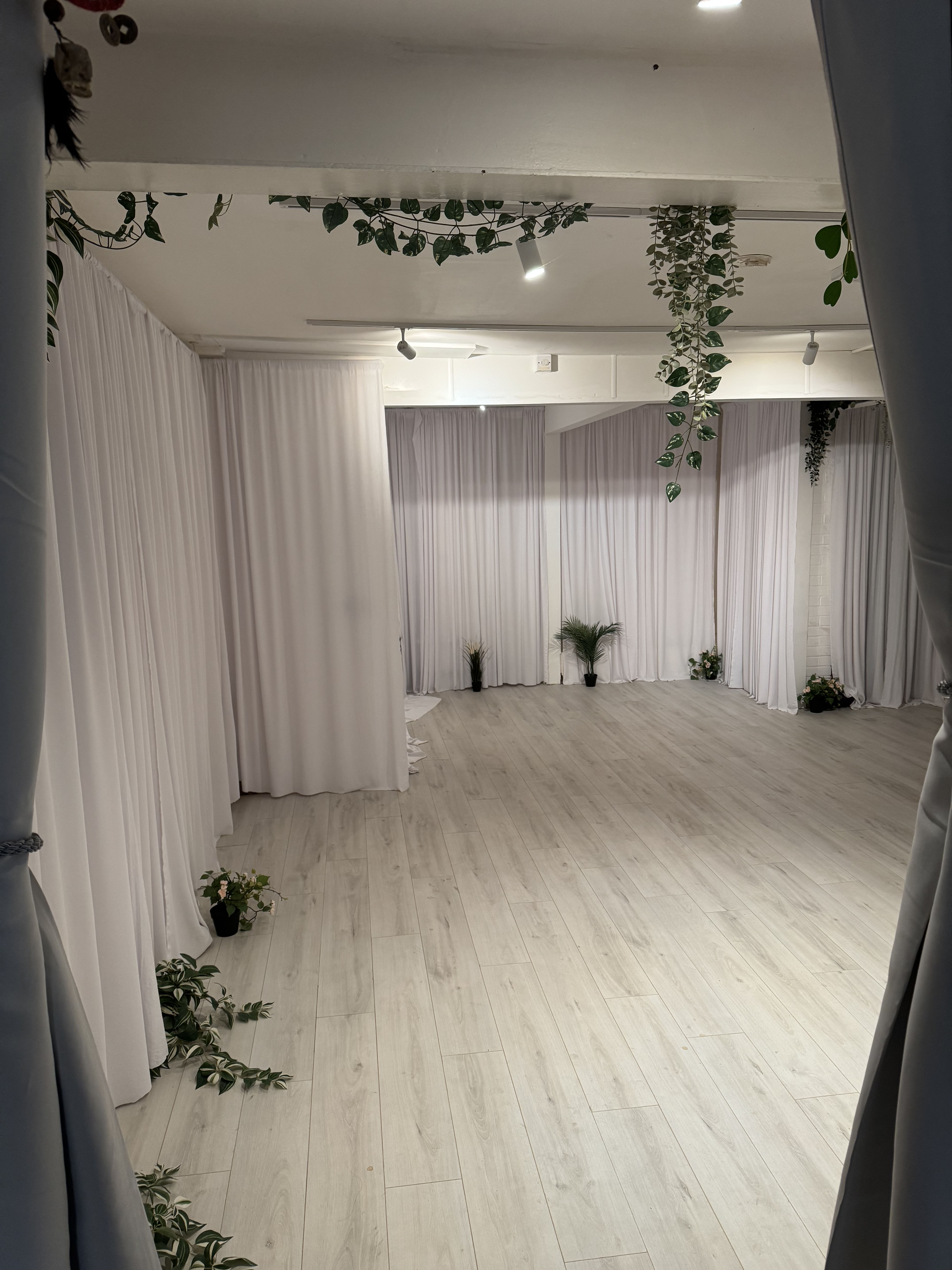 Studio - 3xfcpms01oy.jpg