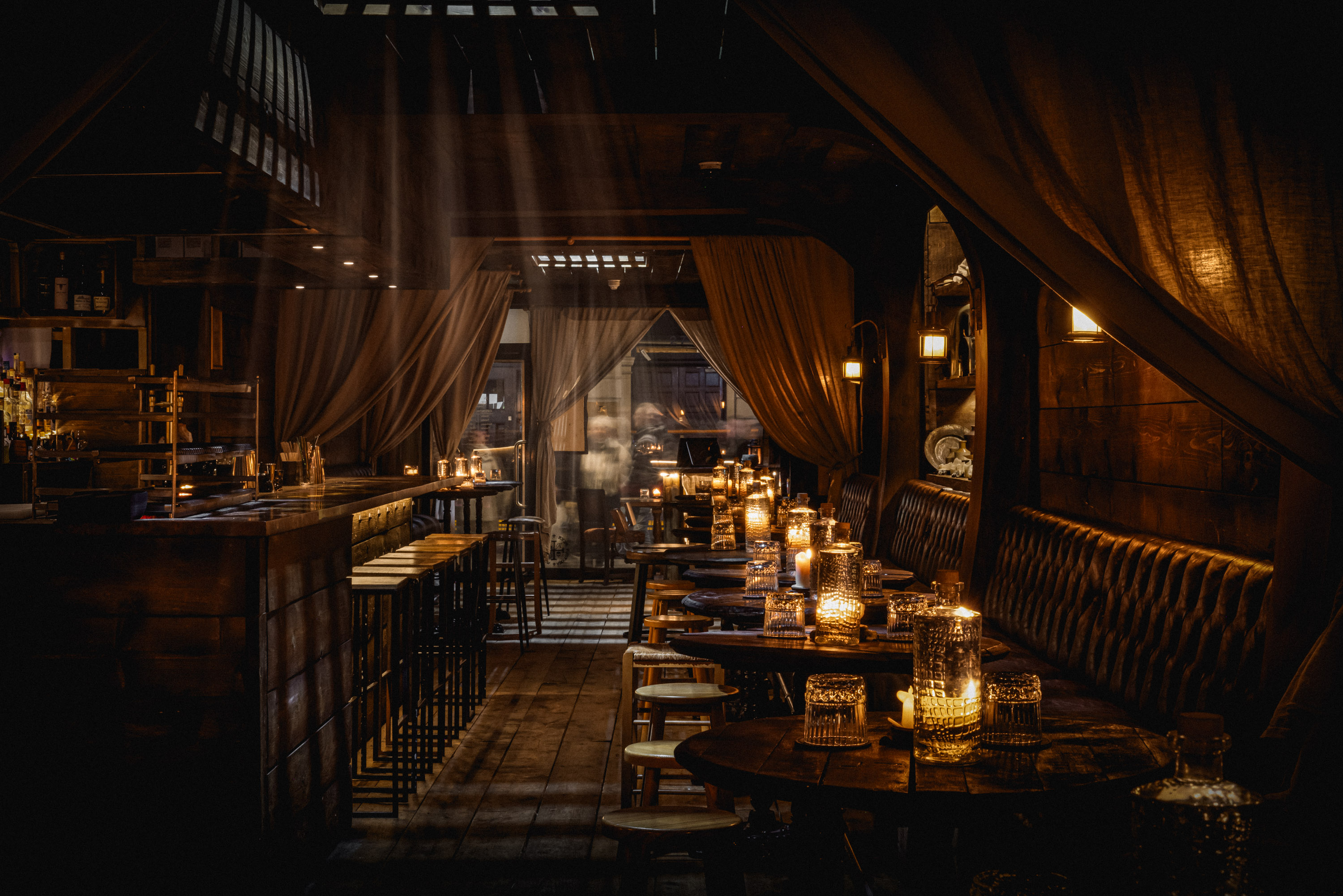 Cocktail Bar - s5gl2okflzh.jpg