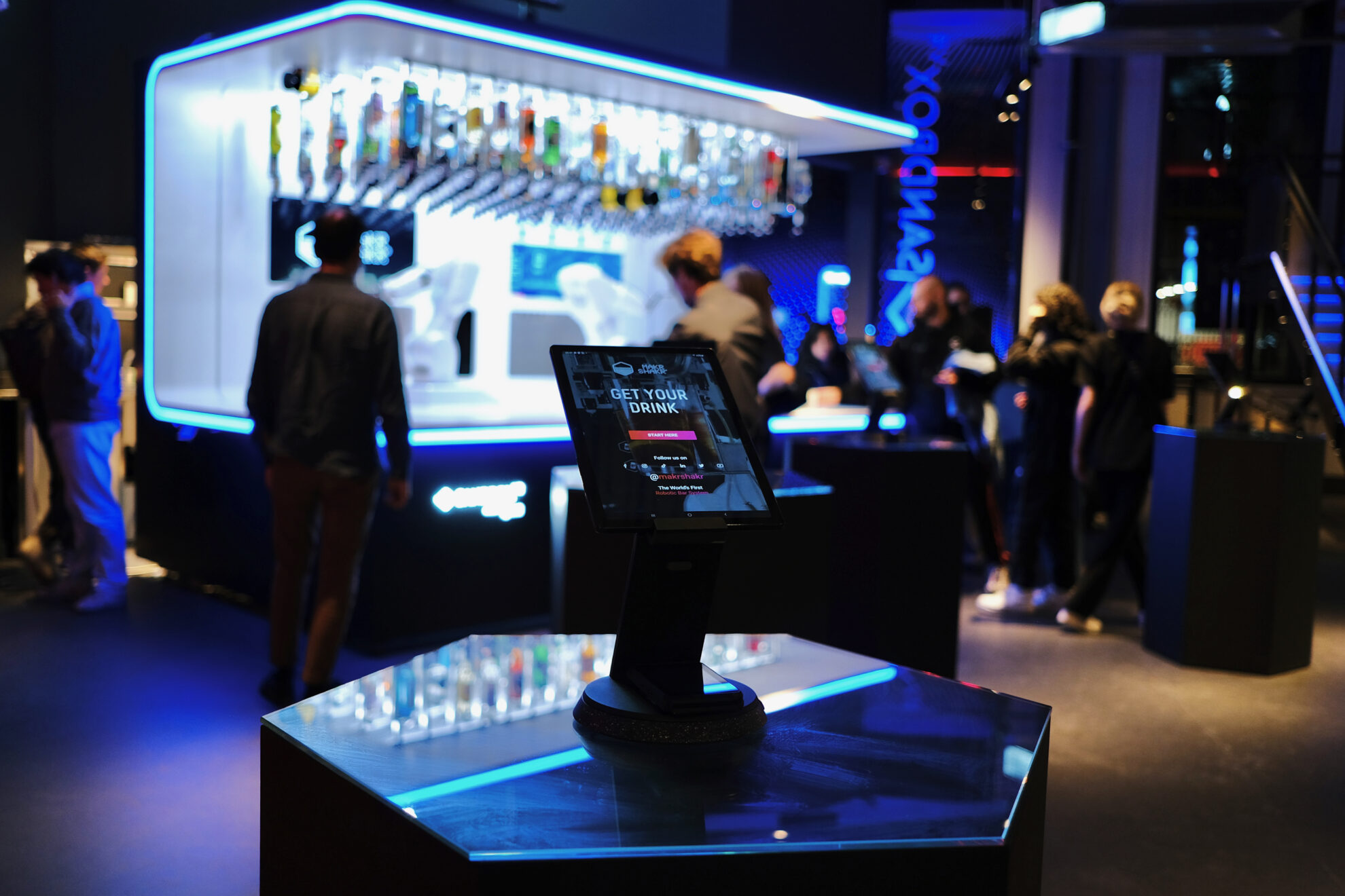 Makr Shakr robot makes cocktails at ...