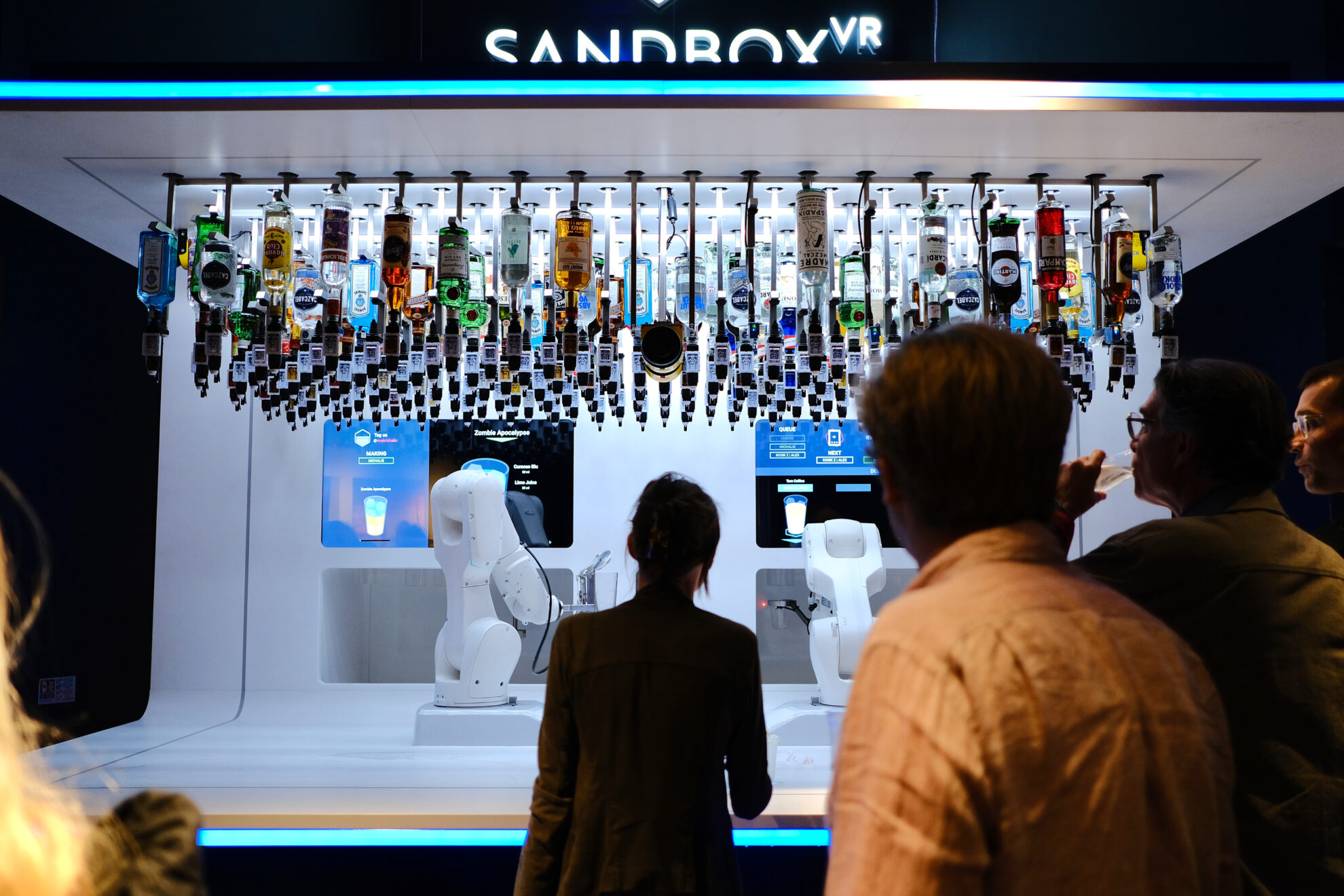 Makr Shakr robot makes cocktails at ...