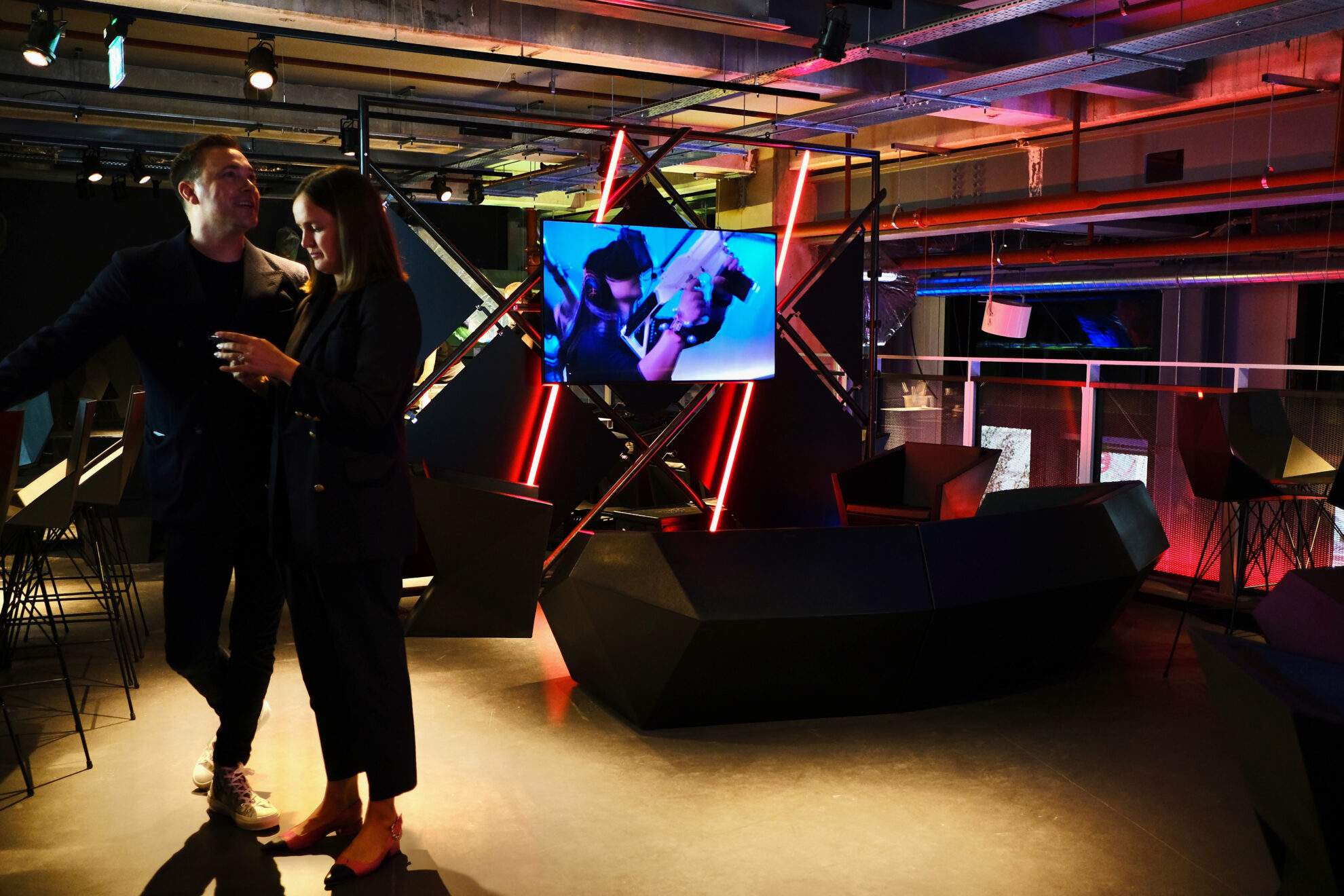 Makr Shakr robot makes cocktails at ...