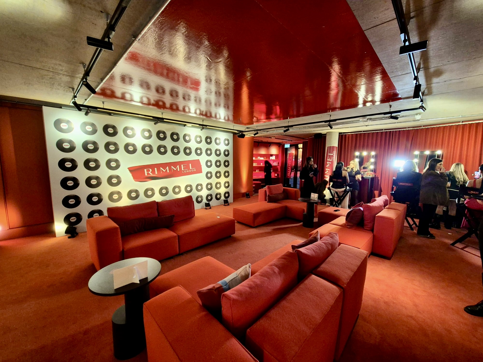 Salon - 408fb7cd-e677-42b3-b64a-e3d6cd44b5f2.jpg