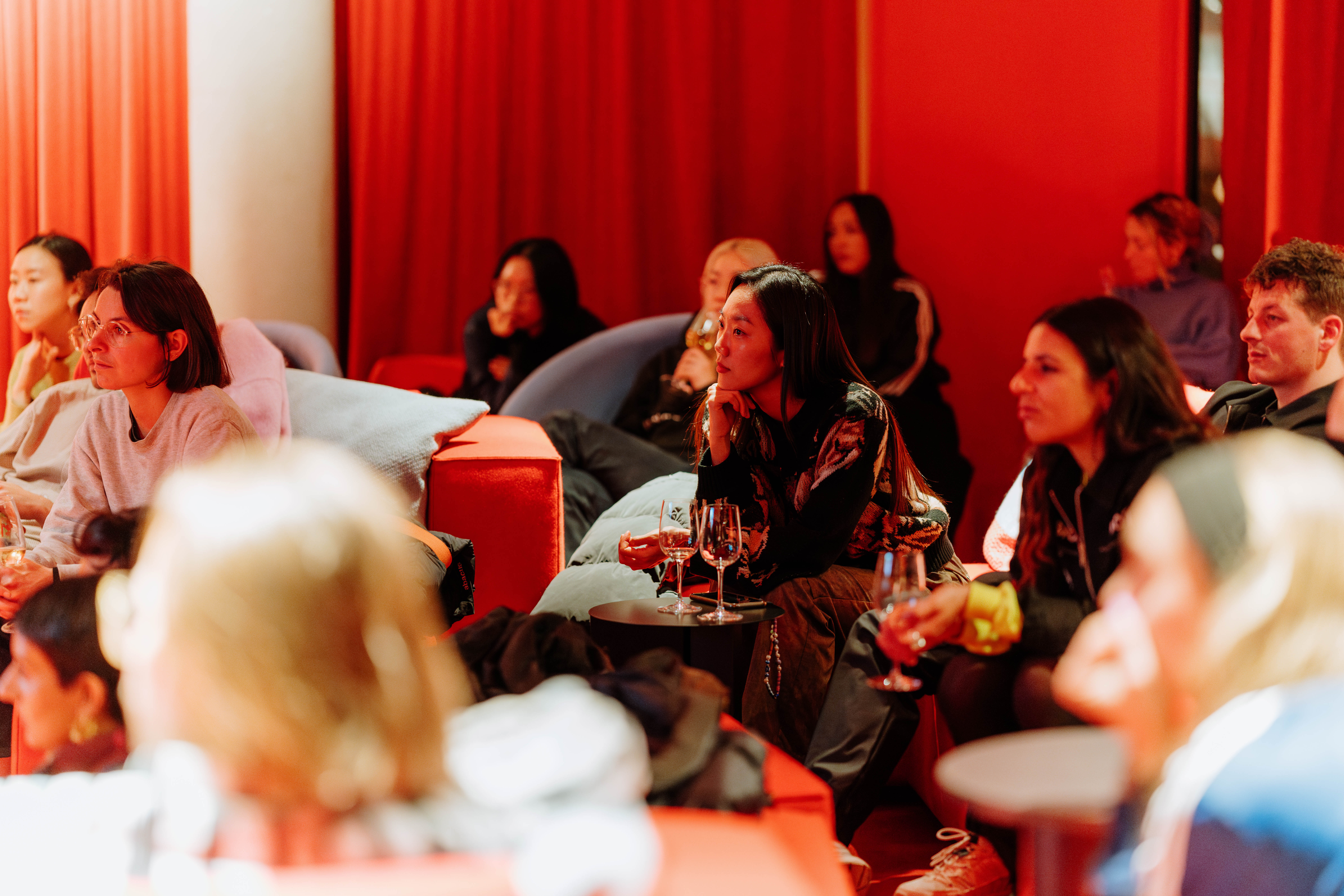 Salon - 332gx1cmhqa.jpg