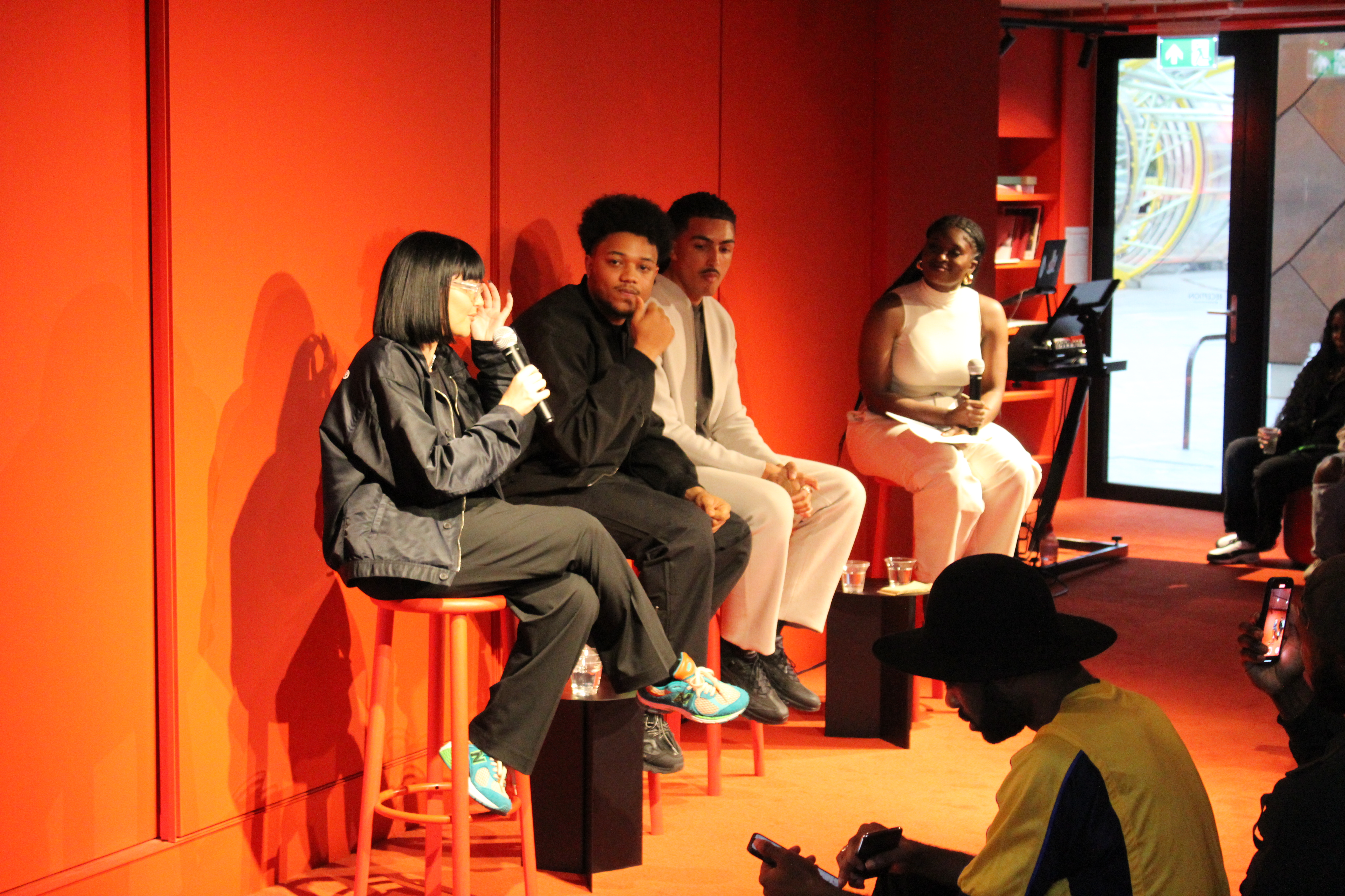 Salon - k2hzrhd1ysy.JPG