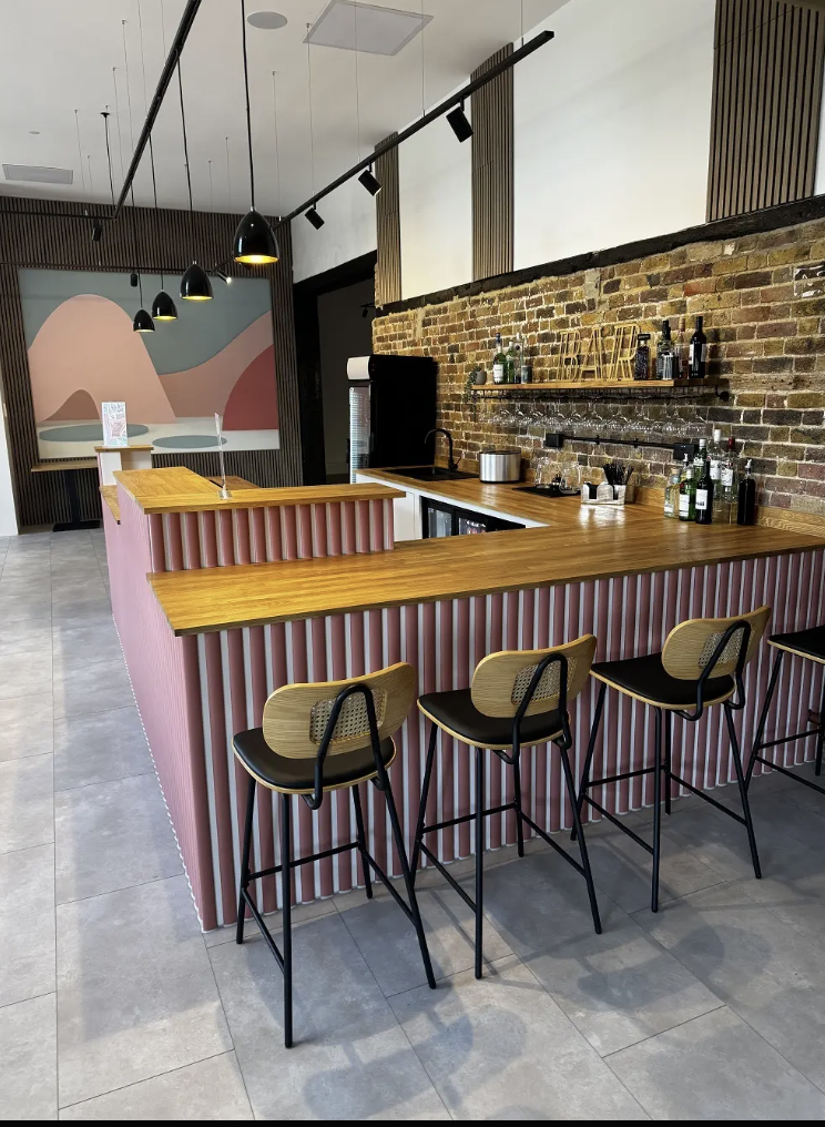 Sewardstone Park Suite breakout space with stylized bar for boutique meetings and networking events.
