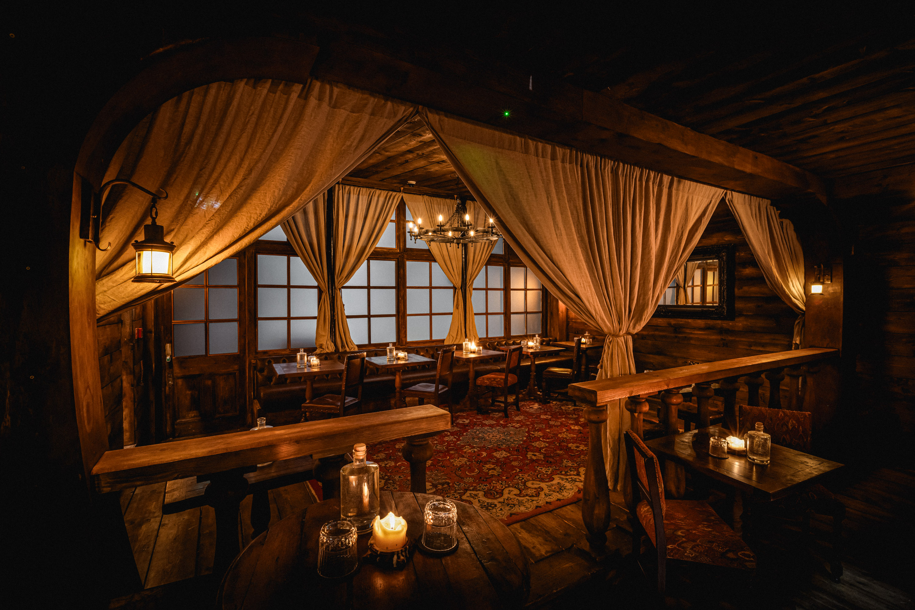 Captain’s Quarters at Rhum Tavern: Rustic VIP dining and private event space for executive meetings.