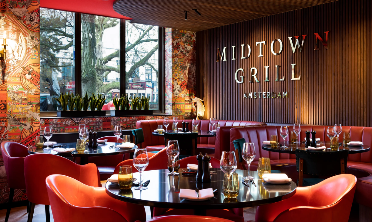 Midtown Grill at Amsterdam Marriott, stylish dining space for private dinners and events.