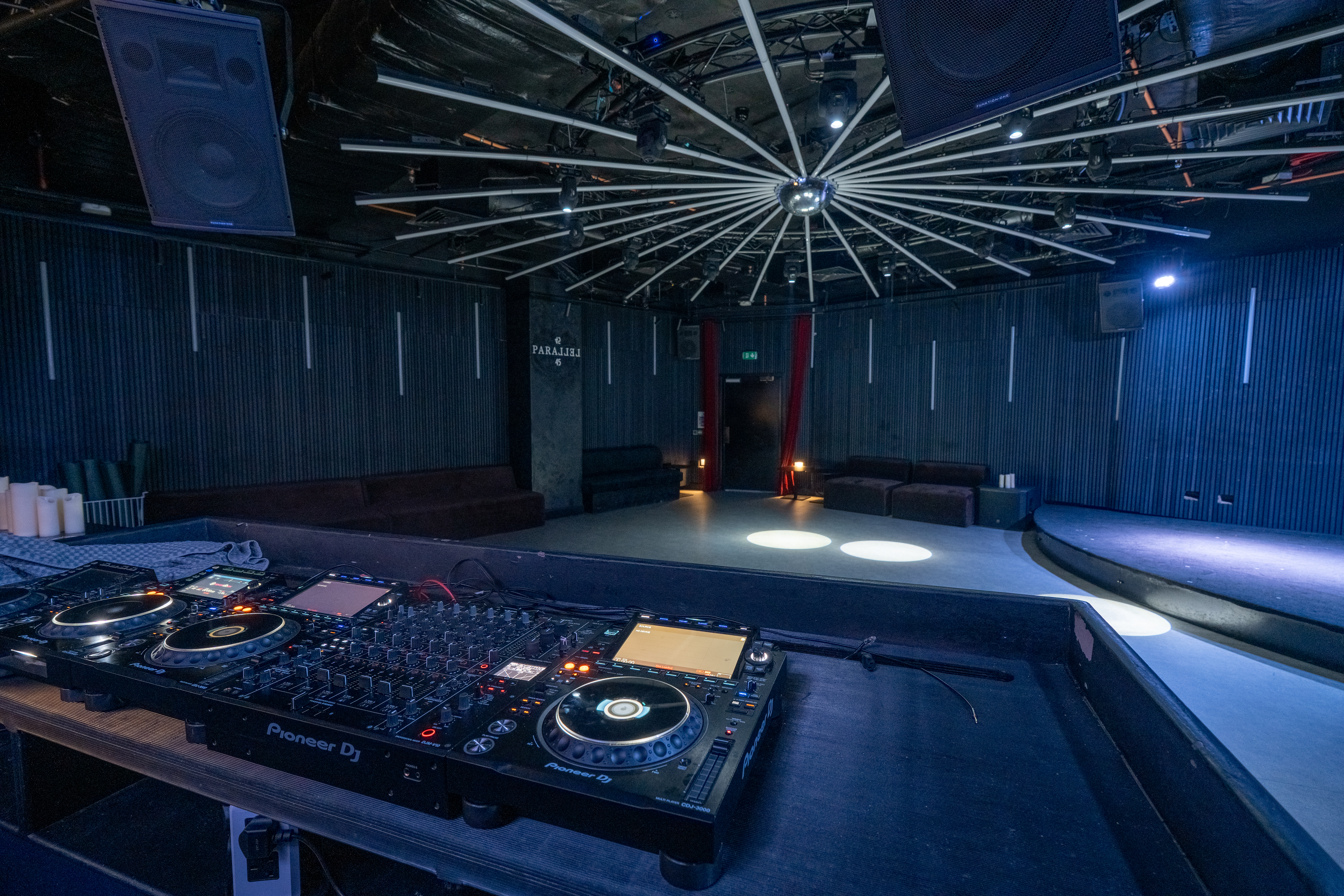 Parallel 45  - 56f36443-4a4e-4d1d-a231-ca2fa0023d33.jpg