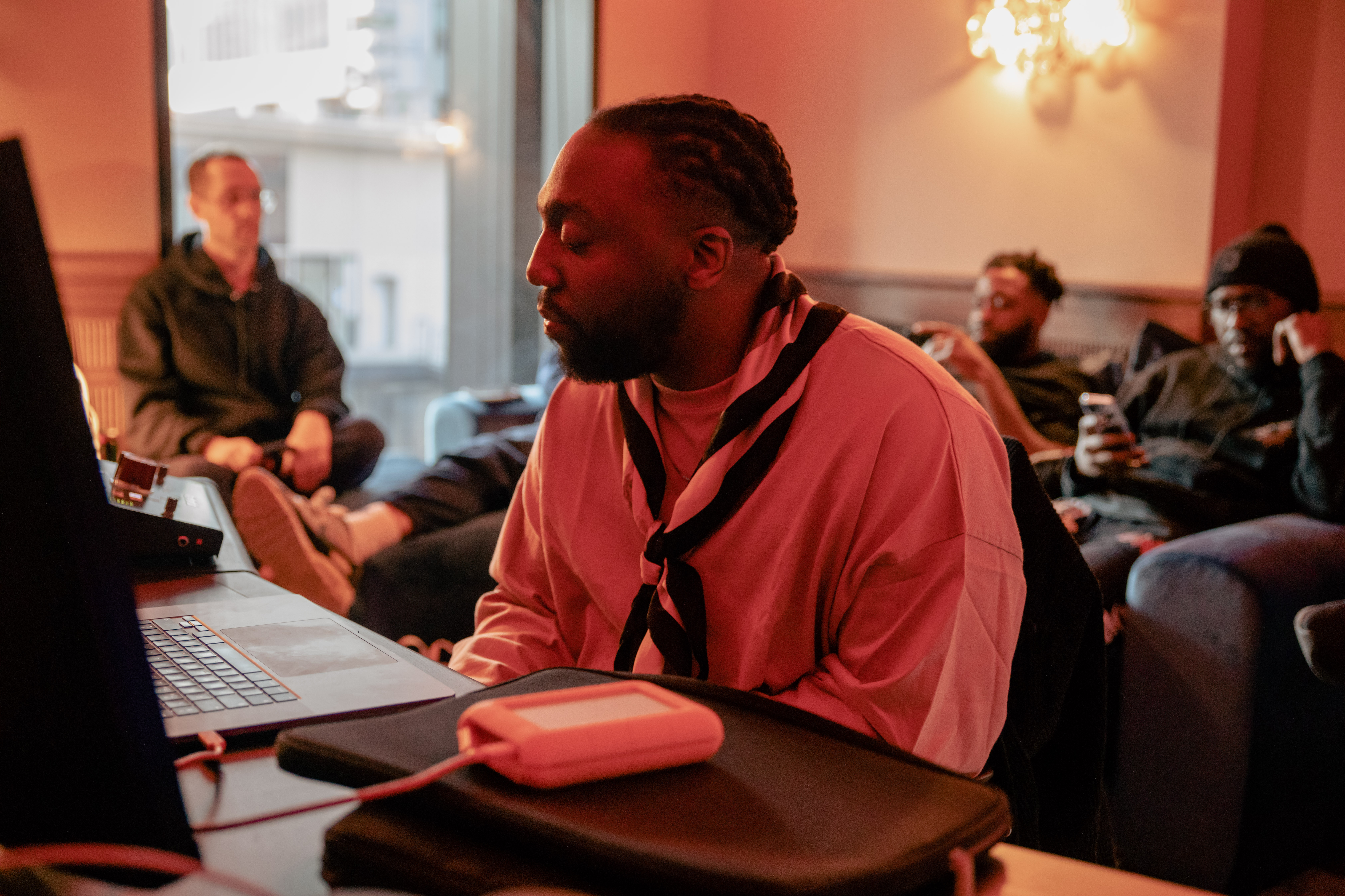 City Views Recording Studio: cozy meeting space for creative brainstorming sessions.