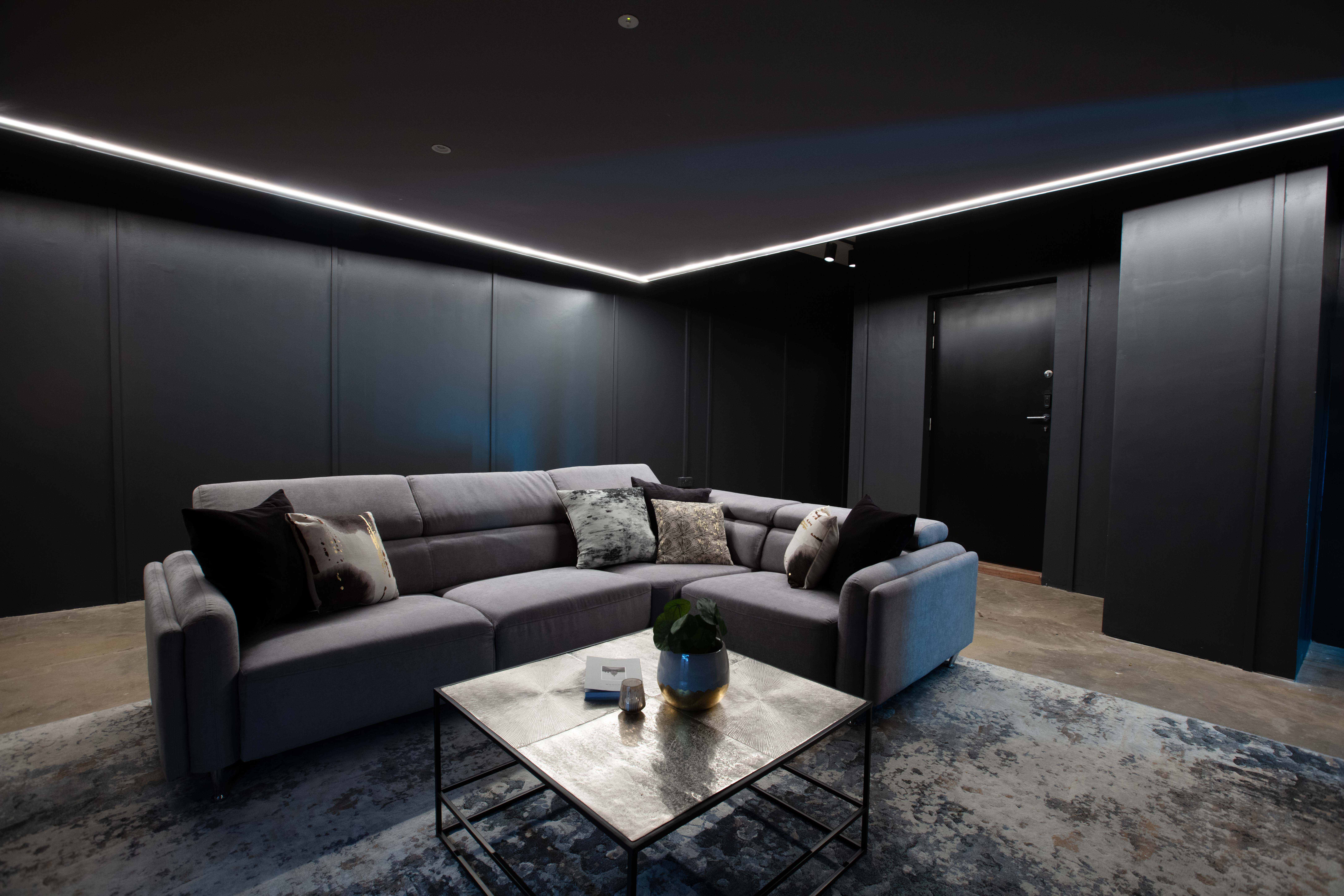 Cosy West London Studio - ridu1oqfoca.JPG