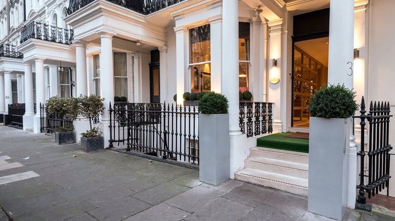 Upscale Beaufort hotel townhouse, elegant venue for private corporate meetings and events.