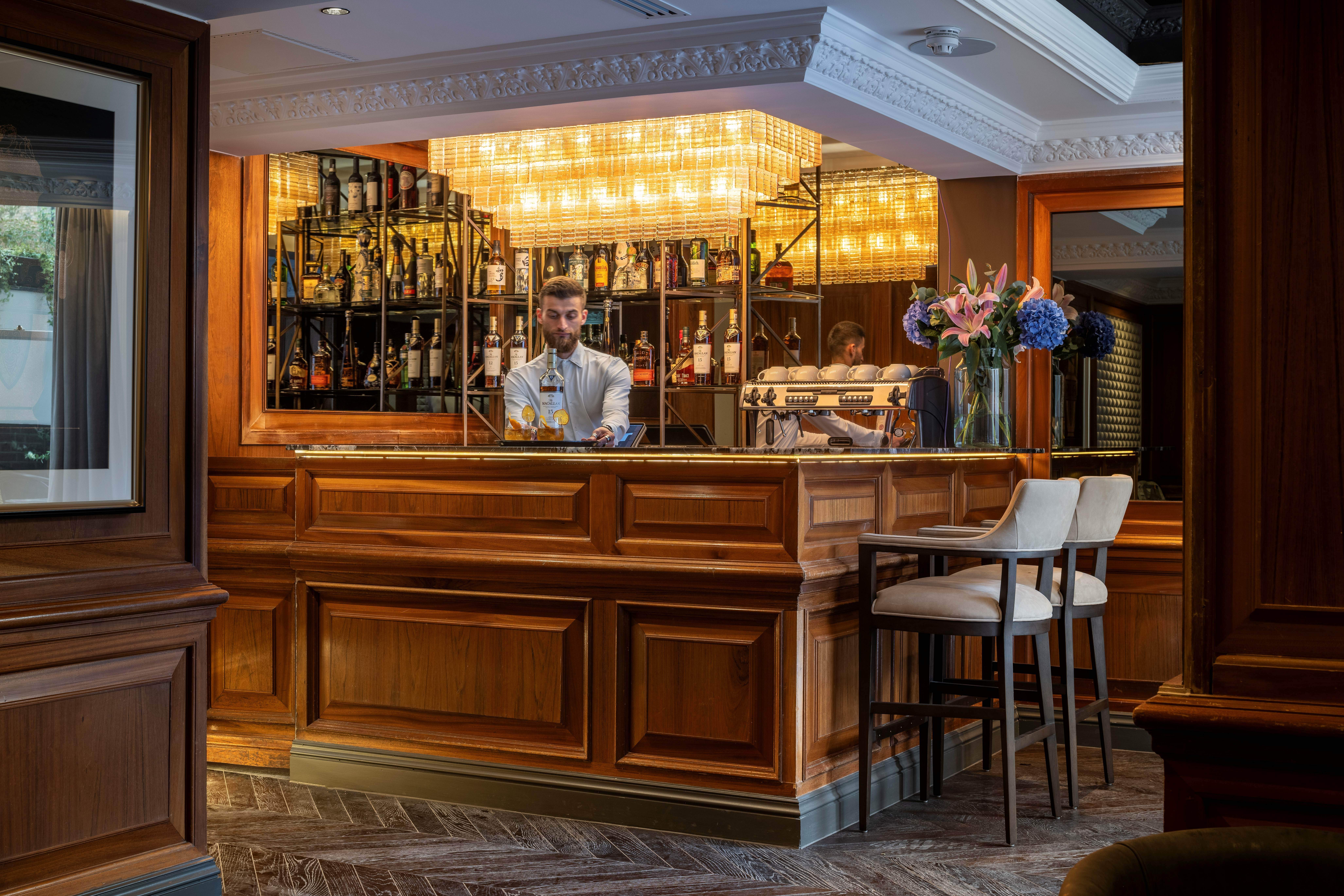 Ellen Bar - pkq0c0uygif.jpg