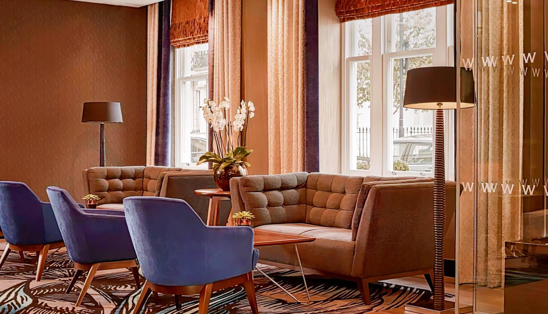 W Lounge and Bar: Sophisticated corporate networking space for professional business events.