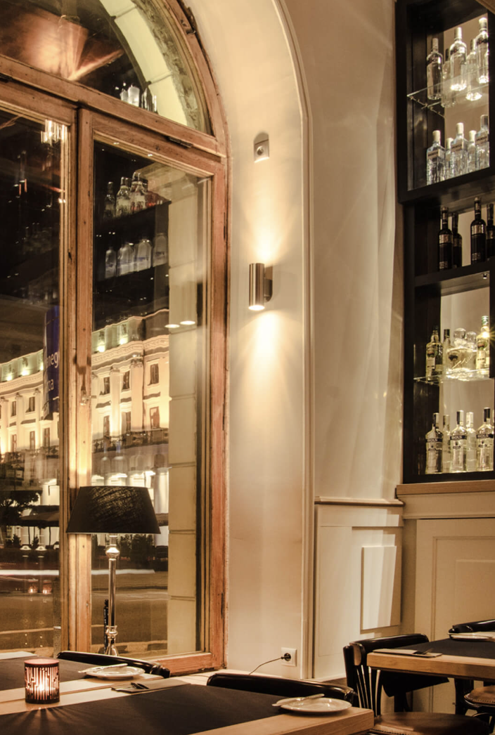 Elixir Restaurant: Warm, intimate bar setting for evening corporate events and private receptions.
