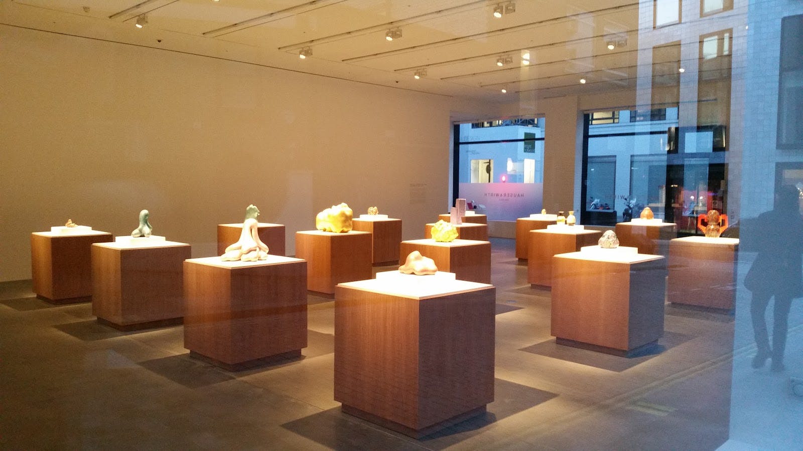 Hauser & Wirth London - >Thùy Vân</a>