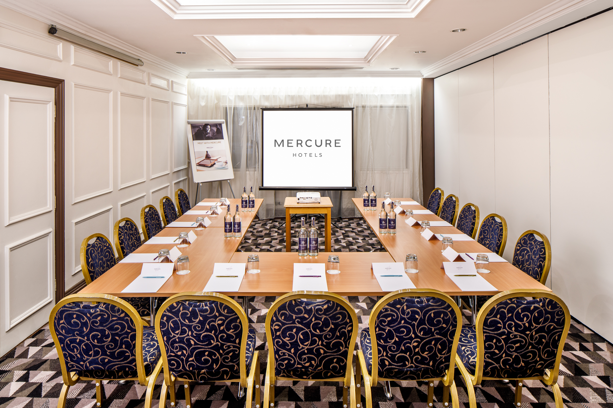 Lakeside Room 3 - 39ffee5b-b388-4538-a1ee-a226428dad7c.jpg