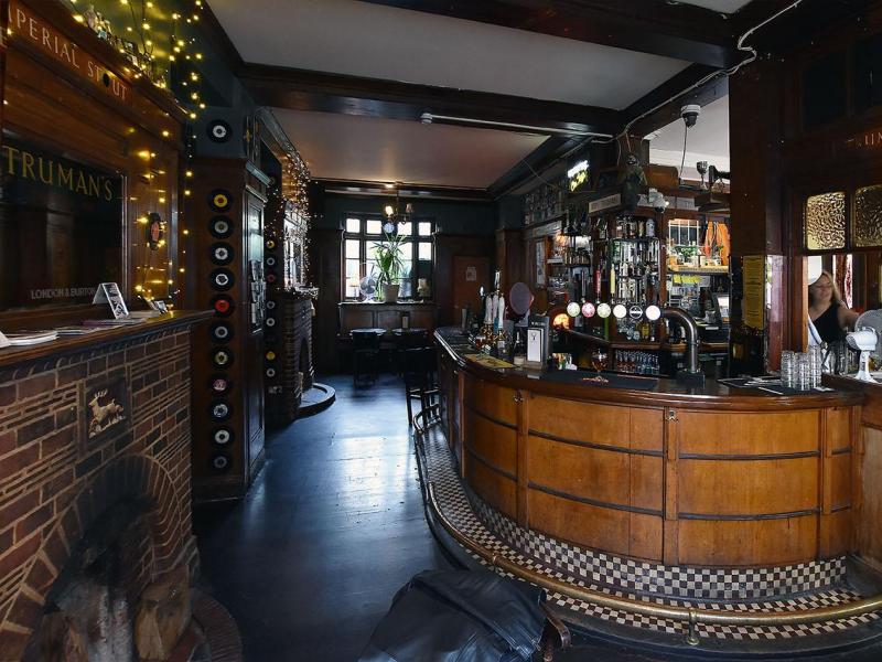 Stags Head, London •