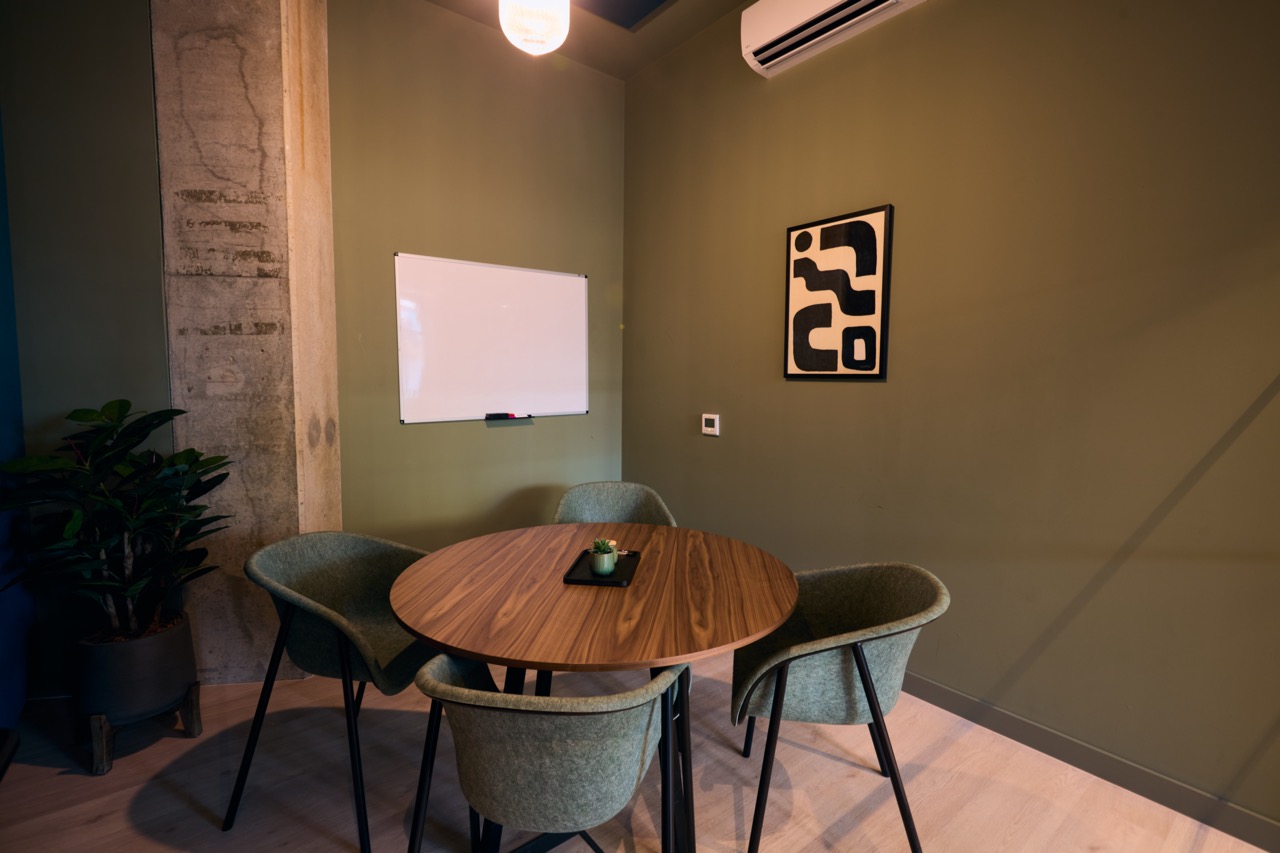 Modern meeting space with round table for brainstorming at Qube Elephant Lounge & Bar.