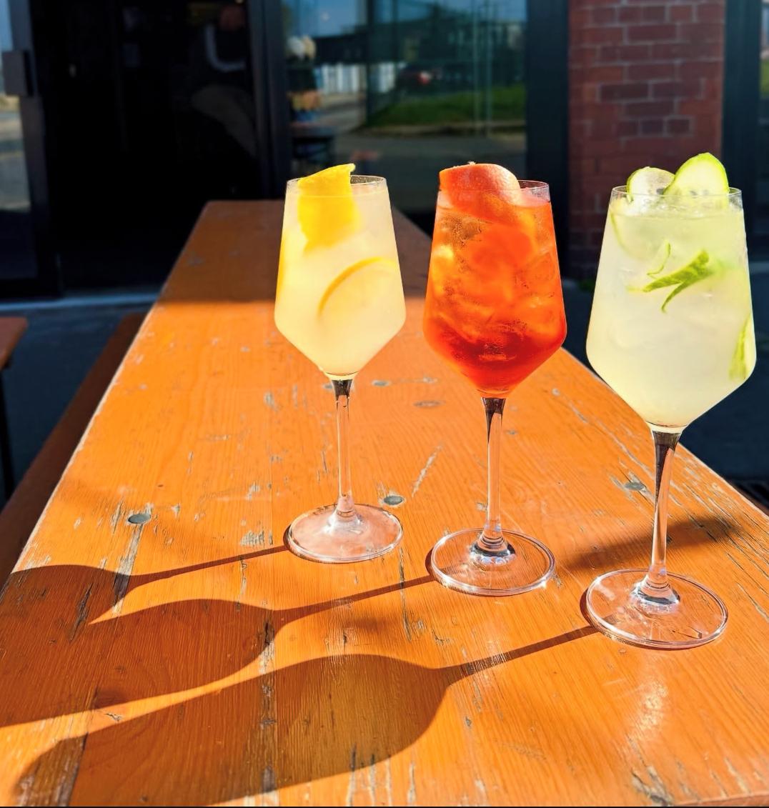 Beverage station at North Bar Aire Park for upscale networking and summer cocktail events.