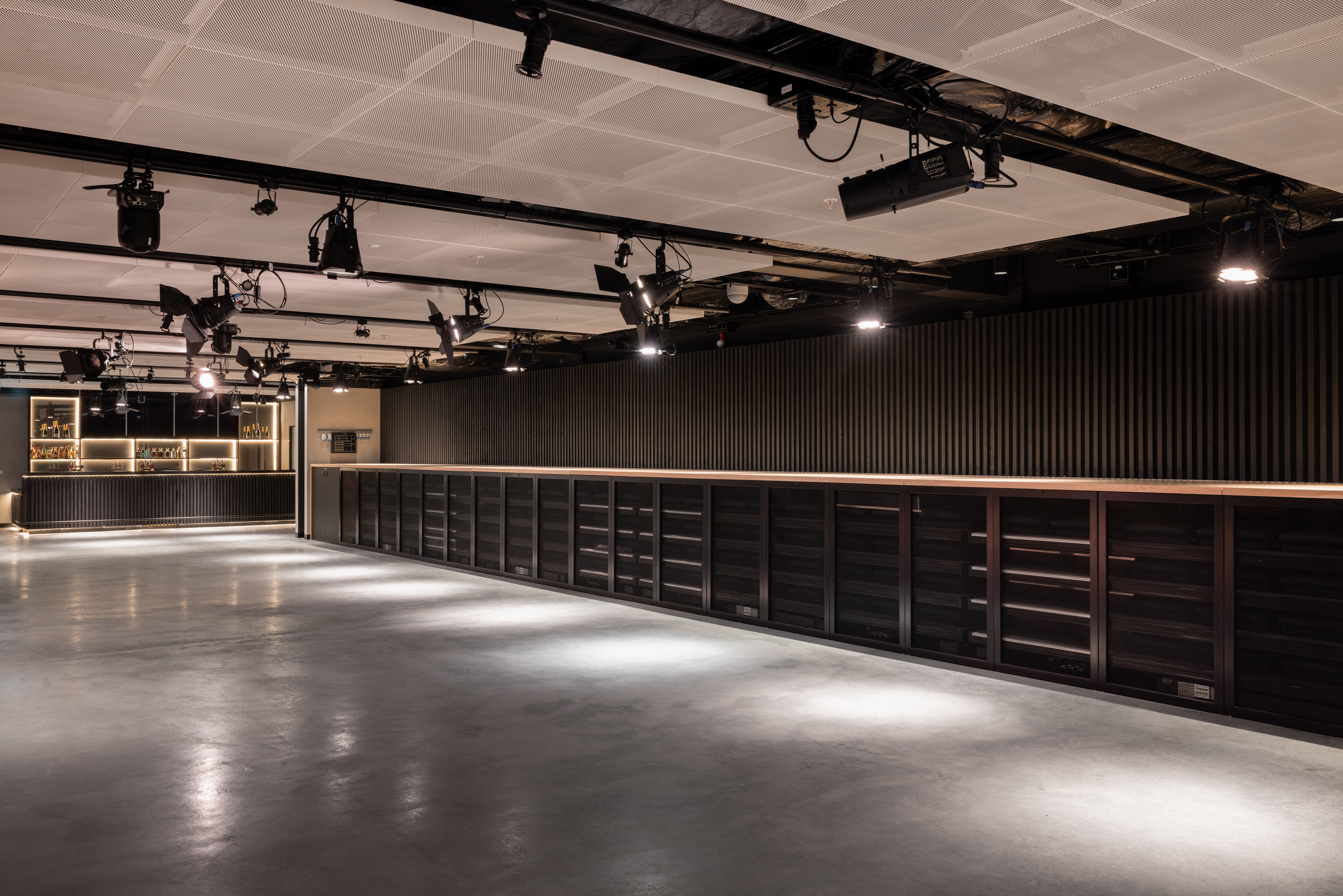 Sleek Orange Box event space in Fulham Pier, perfect for corporate meetings and gatherings.